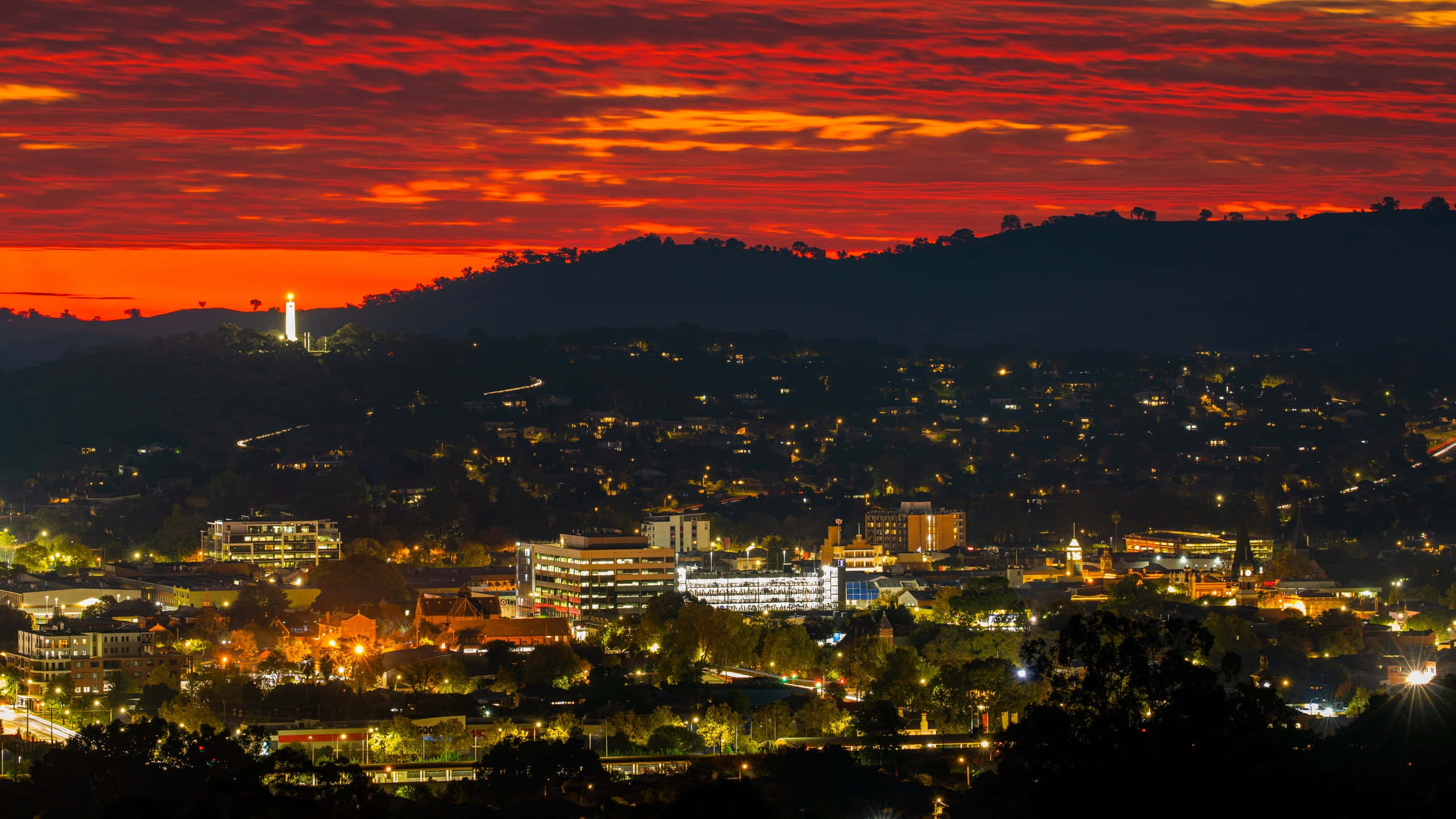 Breathtaking Sunset Over Albury Wallpaper