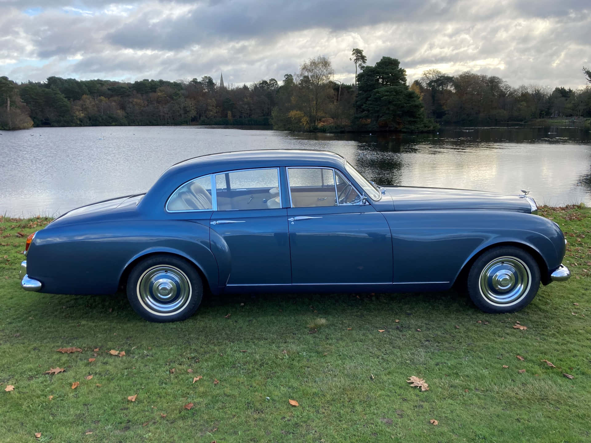 Breathtaking View Of Bentley S3 Wallpaper