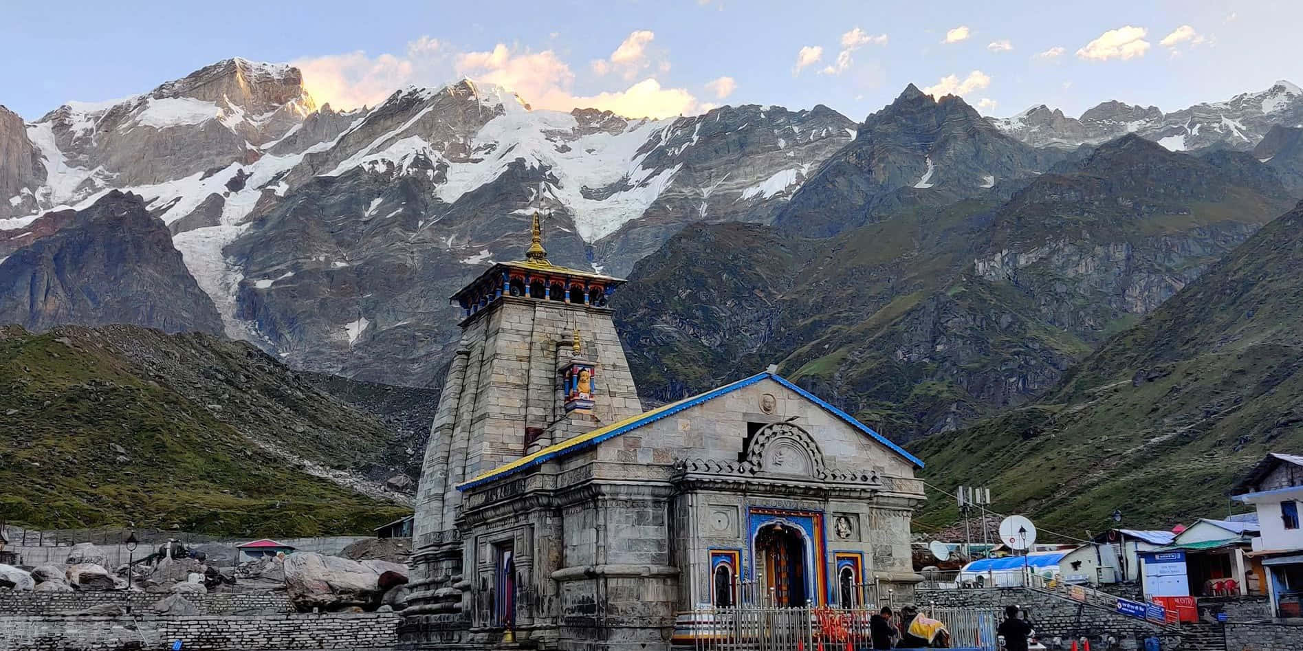 "breathtaking View Of Kedarnath Temple Amidst Majestic Mountains"