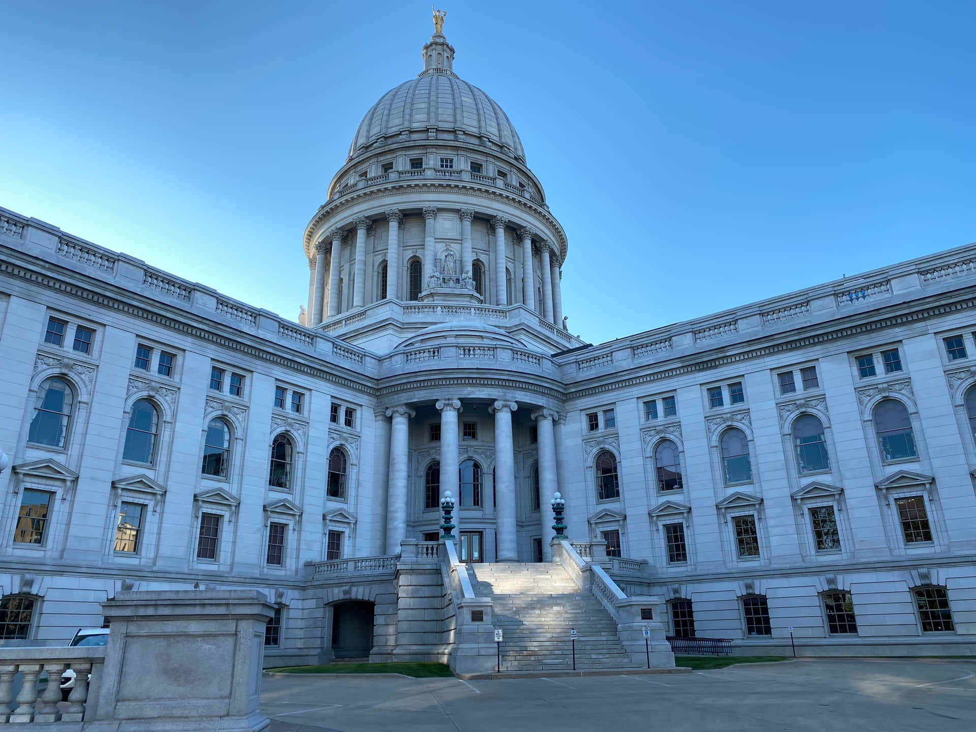 Breathtaking View Of The Wisconsin State Capitol In Madison, Usa Wallpaper