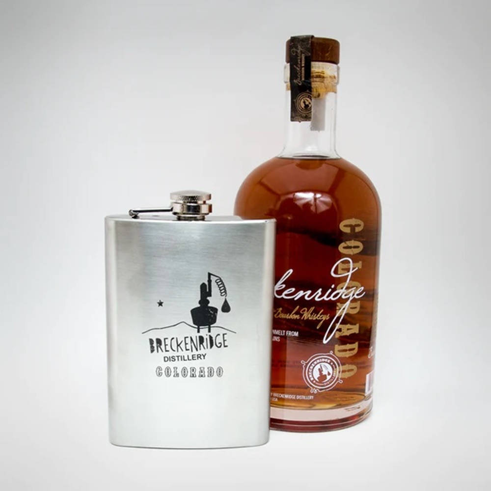 Botellade Whisky De Bourbon De La Destilería Breckenridge En Formato De Frasco Fondo de pantalla