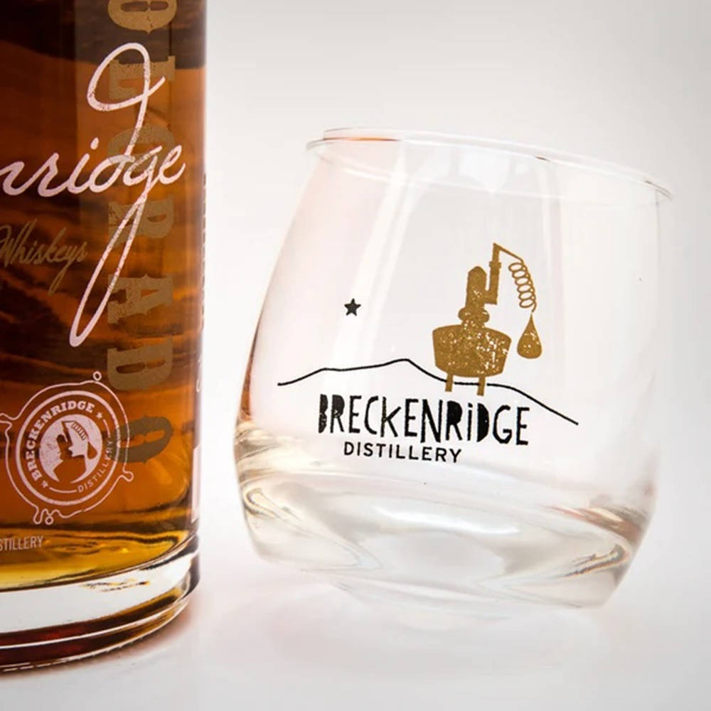 Breckenridge Destilleri Whiskey Glasser Tapet Wallpaper