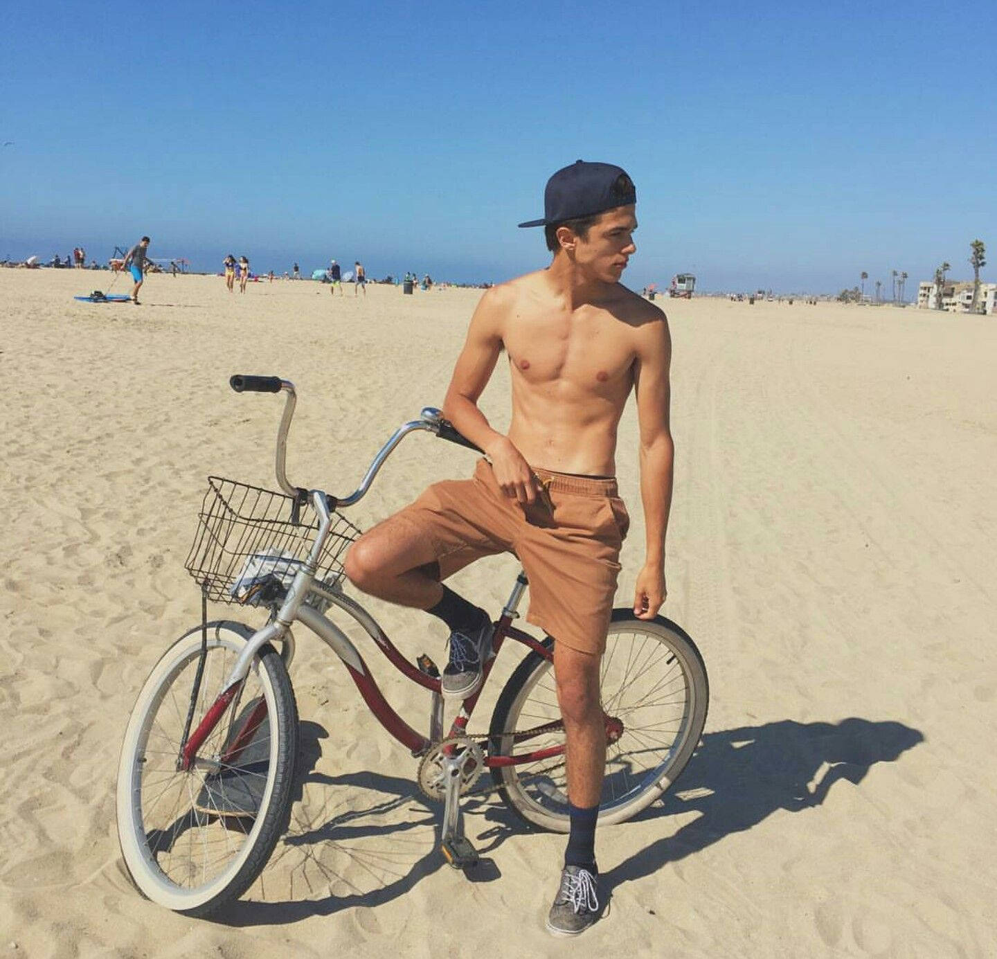 Brent Rivera med cykel Wallpaper
