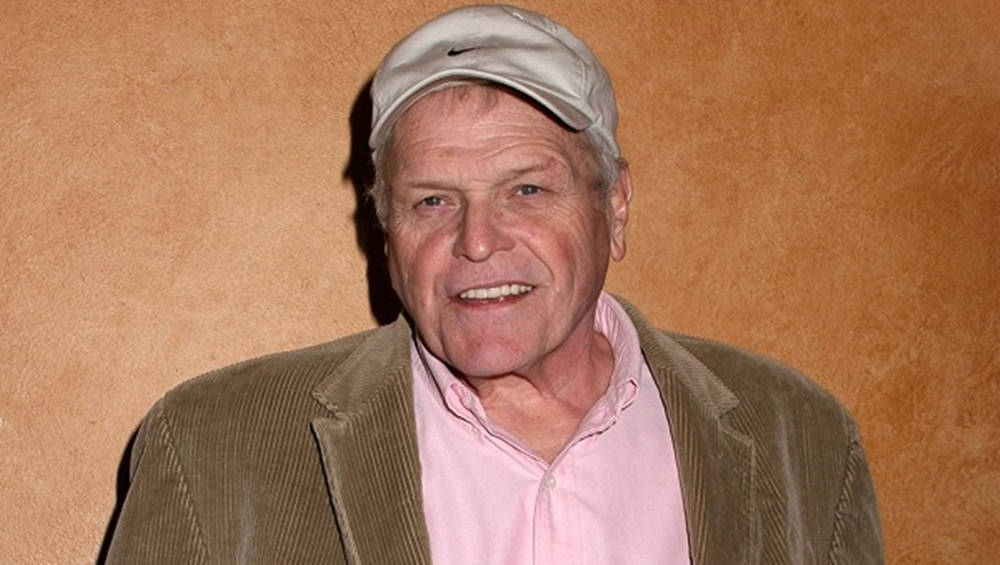 Brian Dennehy Corduroy On Brown Background Wallpaper