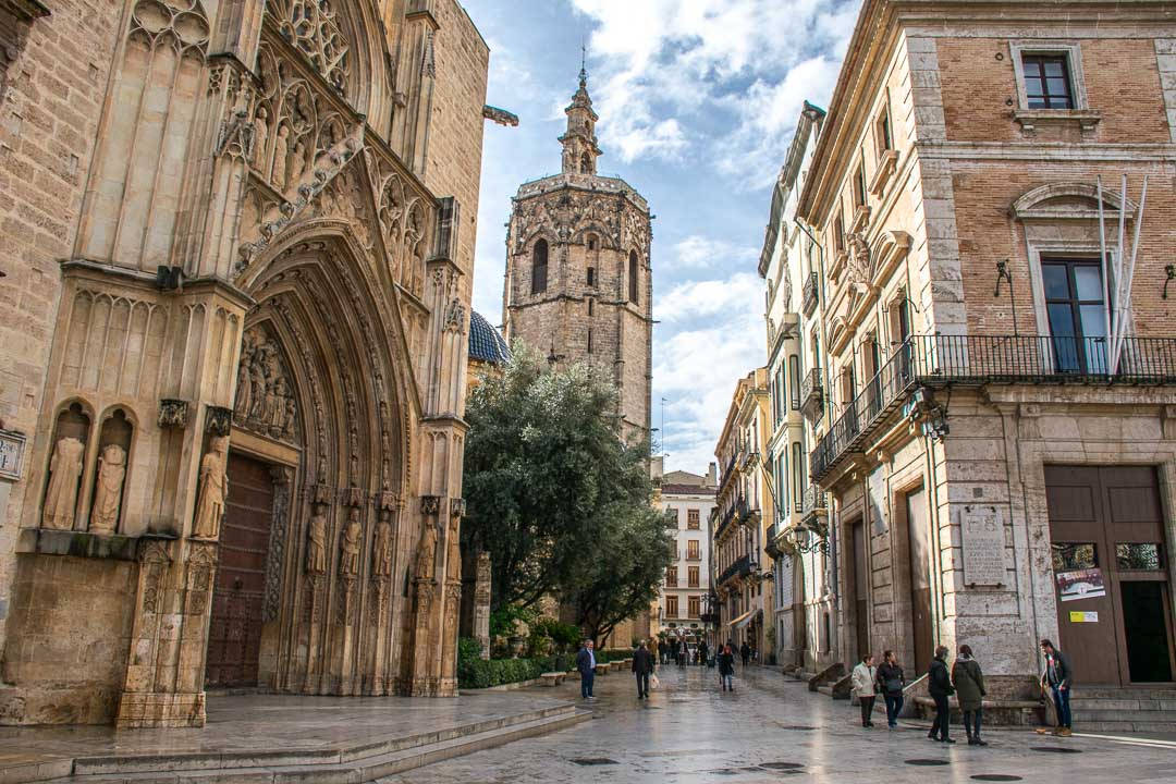 Catedralde Ladrillo En Valencia Fondo de pantalla
