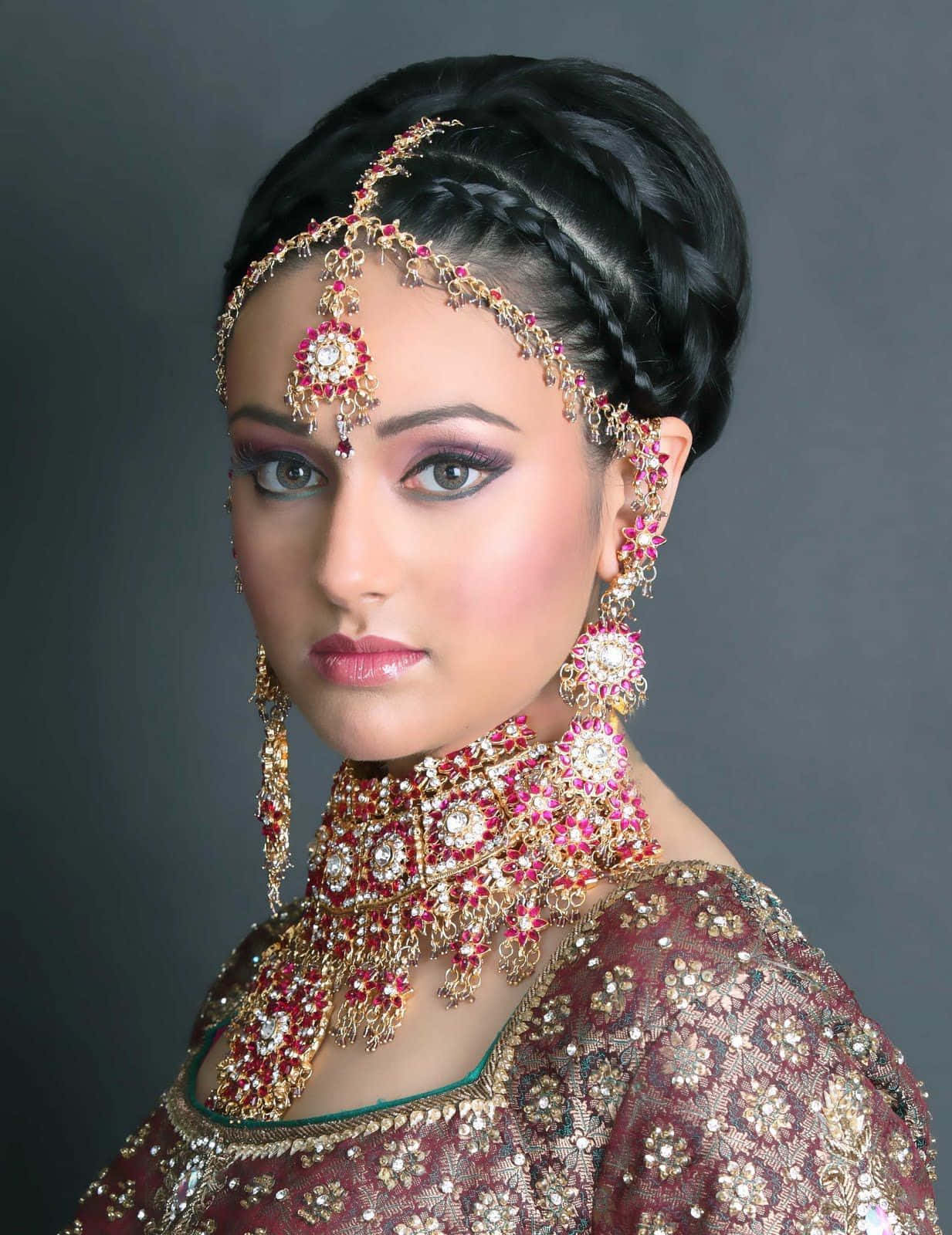 Look your best on your wedding day with perfect bridal makeup