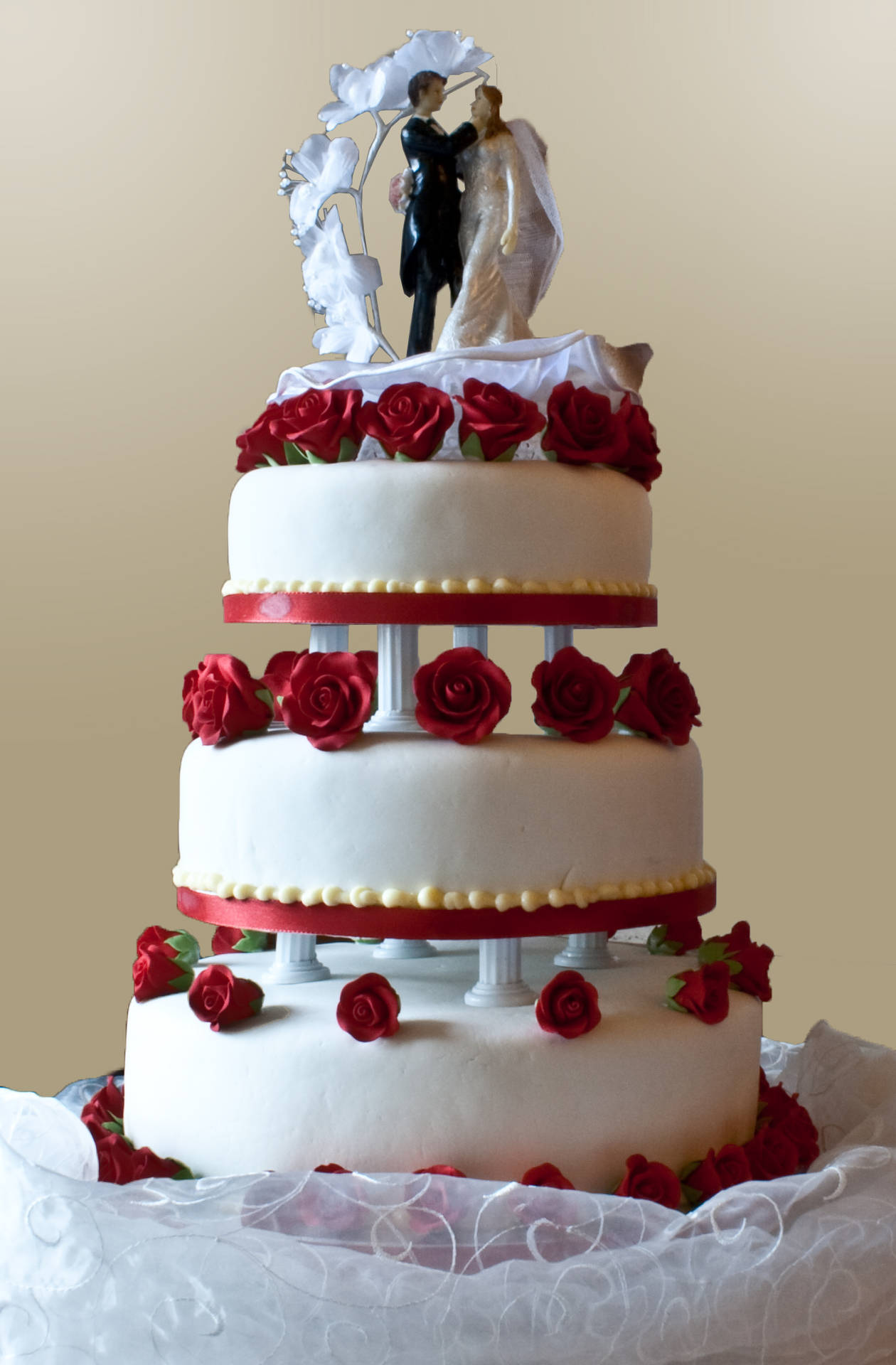 Bride And Groom Topped Wedding Cake Wallpaper