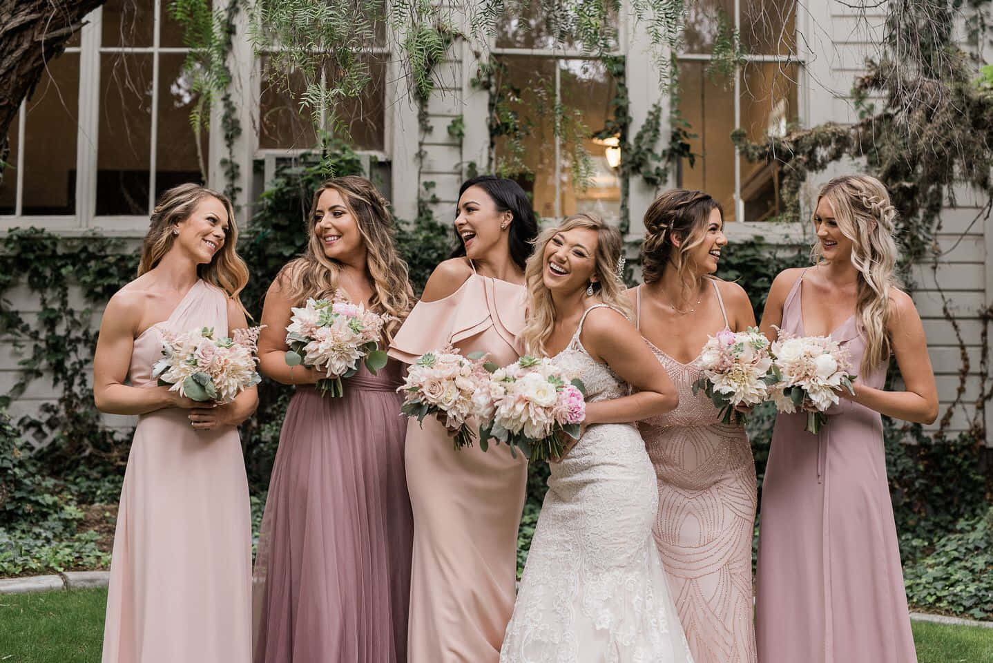 Bride With Five Bridesmaids Picture