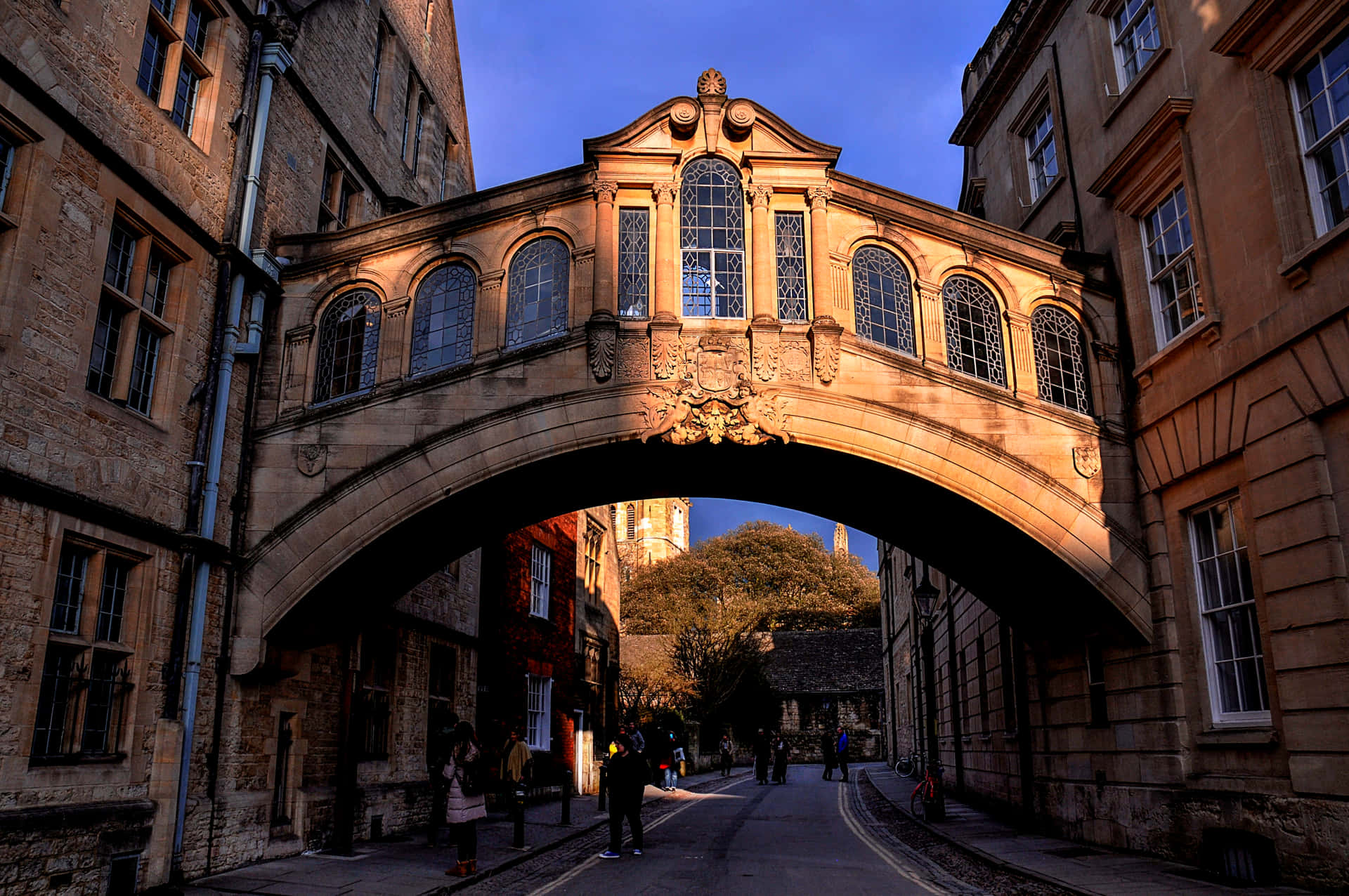 Majestic View of the Iconic Bridge of Sighs at Hertford College Wallpaper