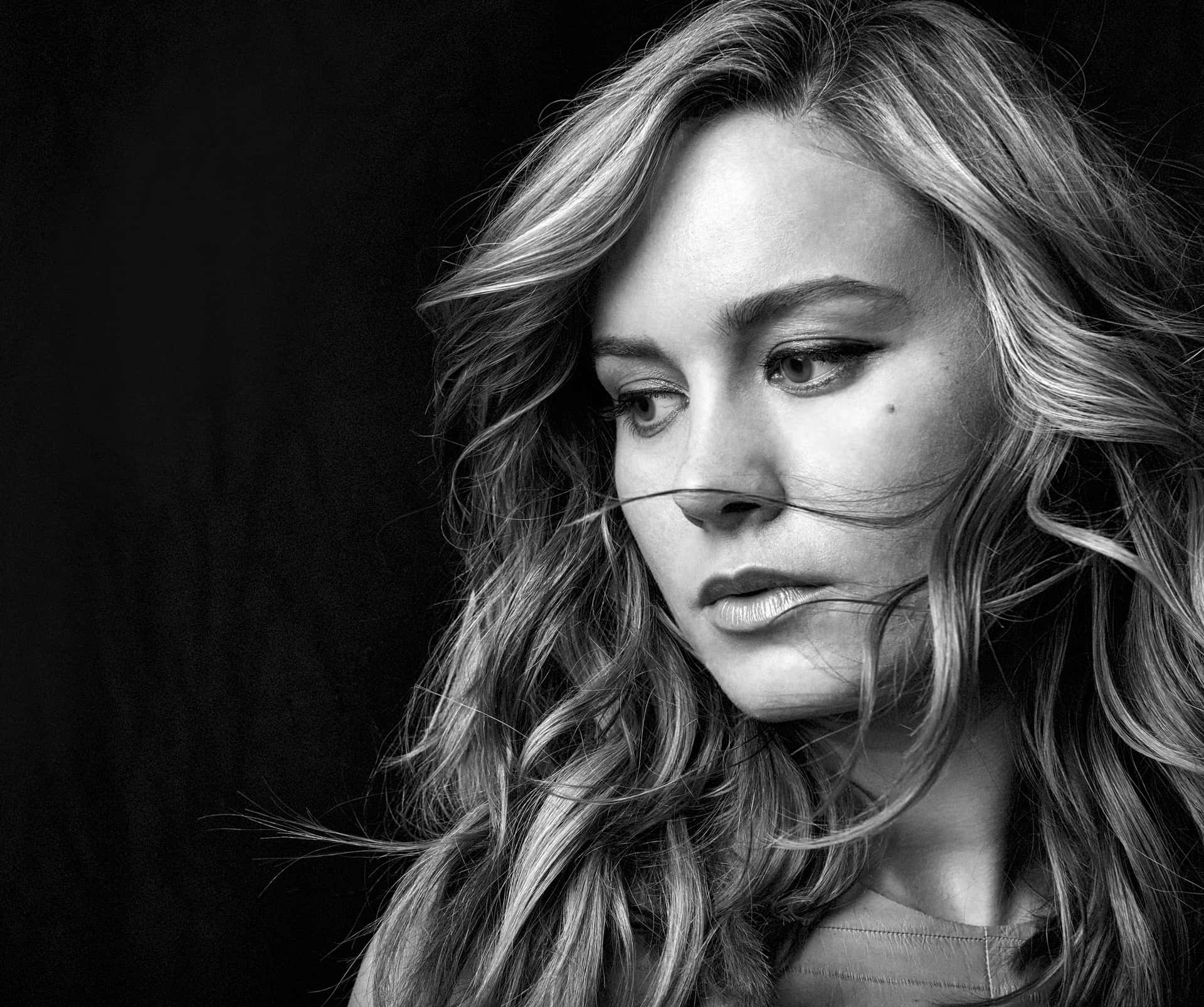 Brie Larson stunning in a photoshoot Wallpaper