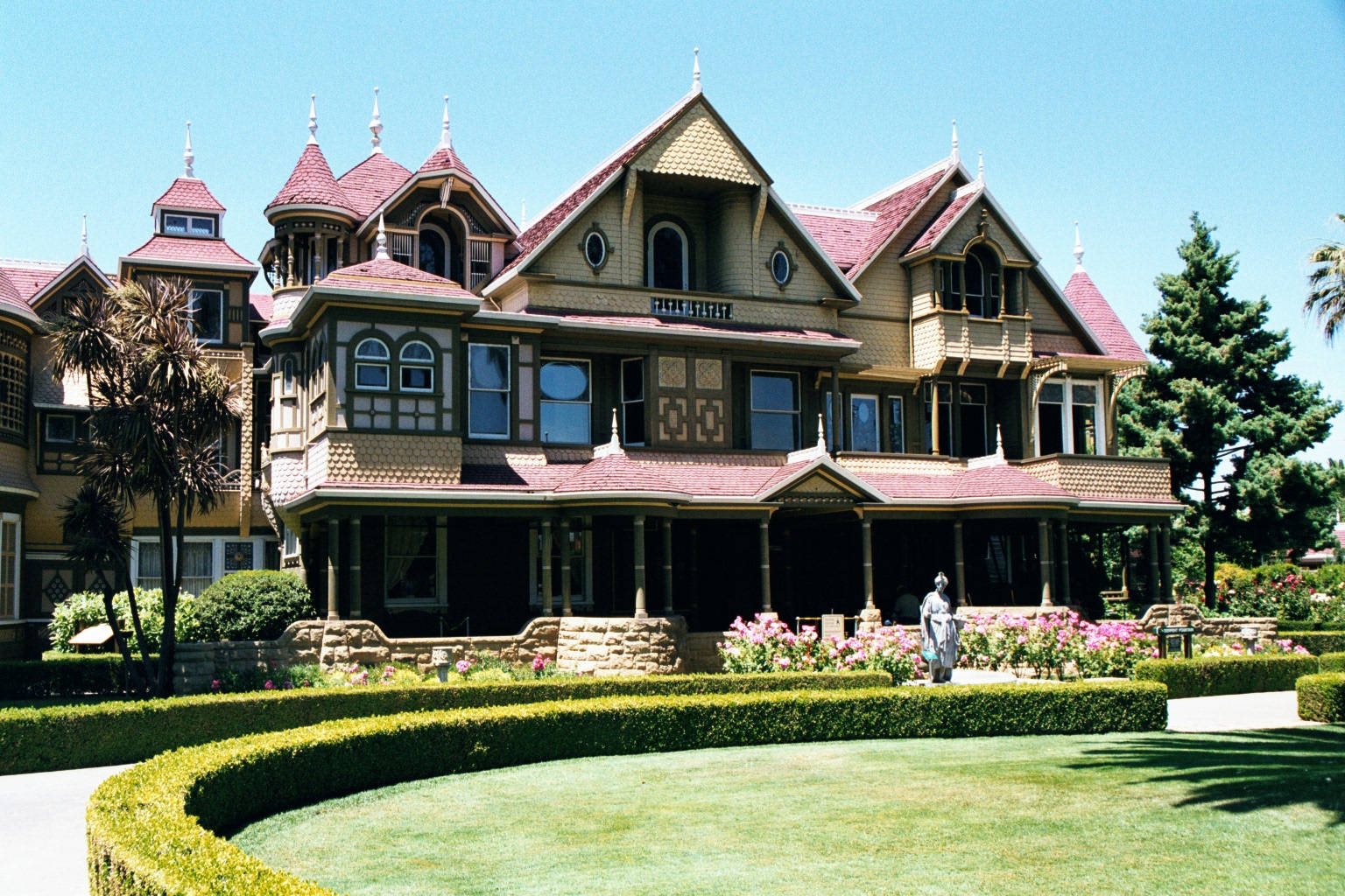 Bright And Sunny Winchester Mystery House Background