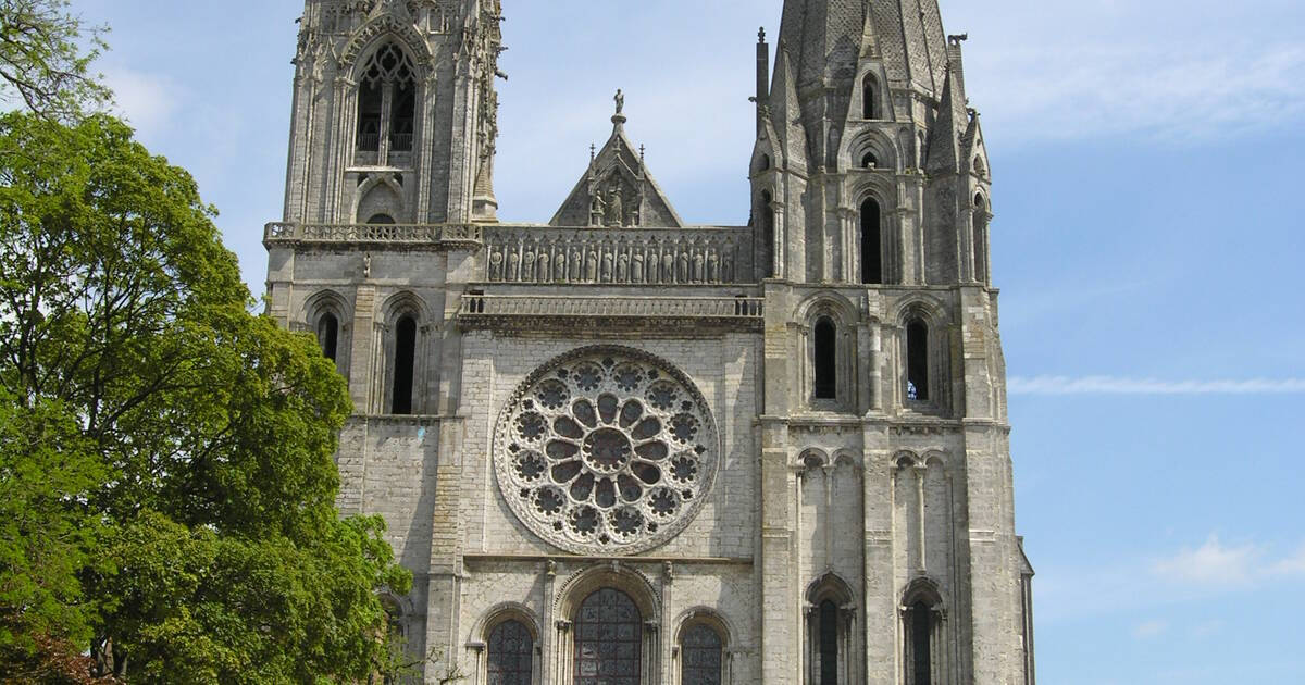 Bright Day In Chartres Cathedral Wallpaper