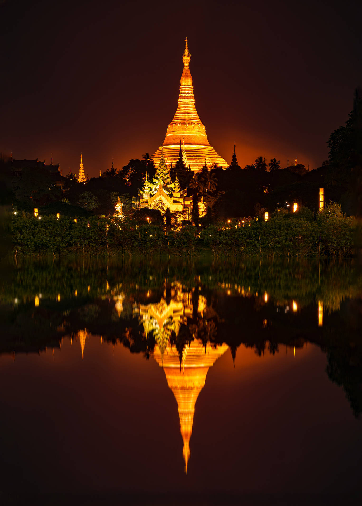 Bright Shwedagon Pagoda Myanmar Wallpaper