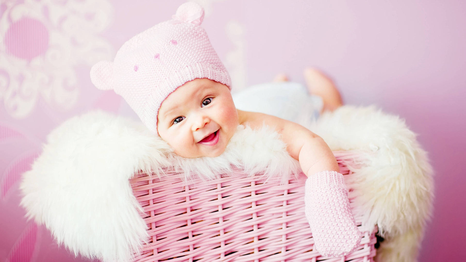 Download Bright Smile Cute Baby Girl Wallpaper 
