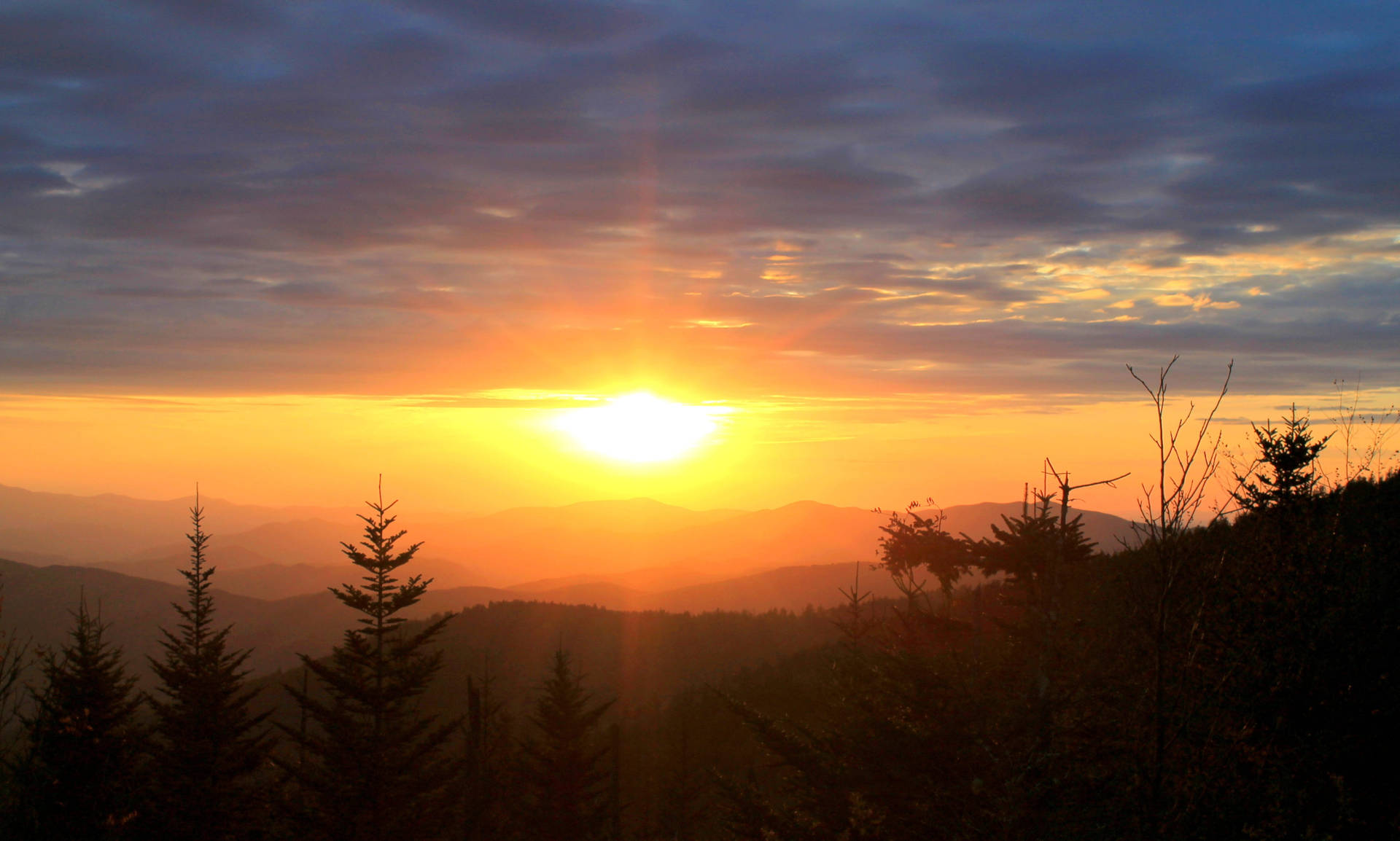 Bright Sunset Over Smoky Mountains Wallpaper