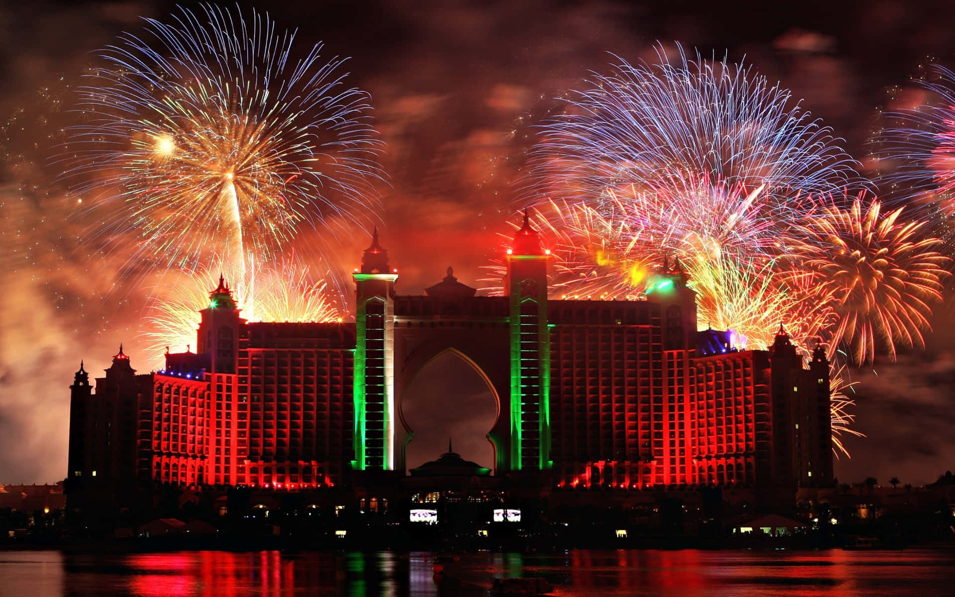 Brilliant Fireworks At Atlantis Resort Wallpaper