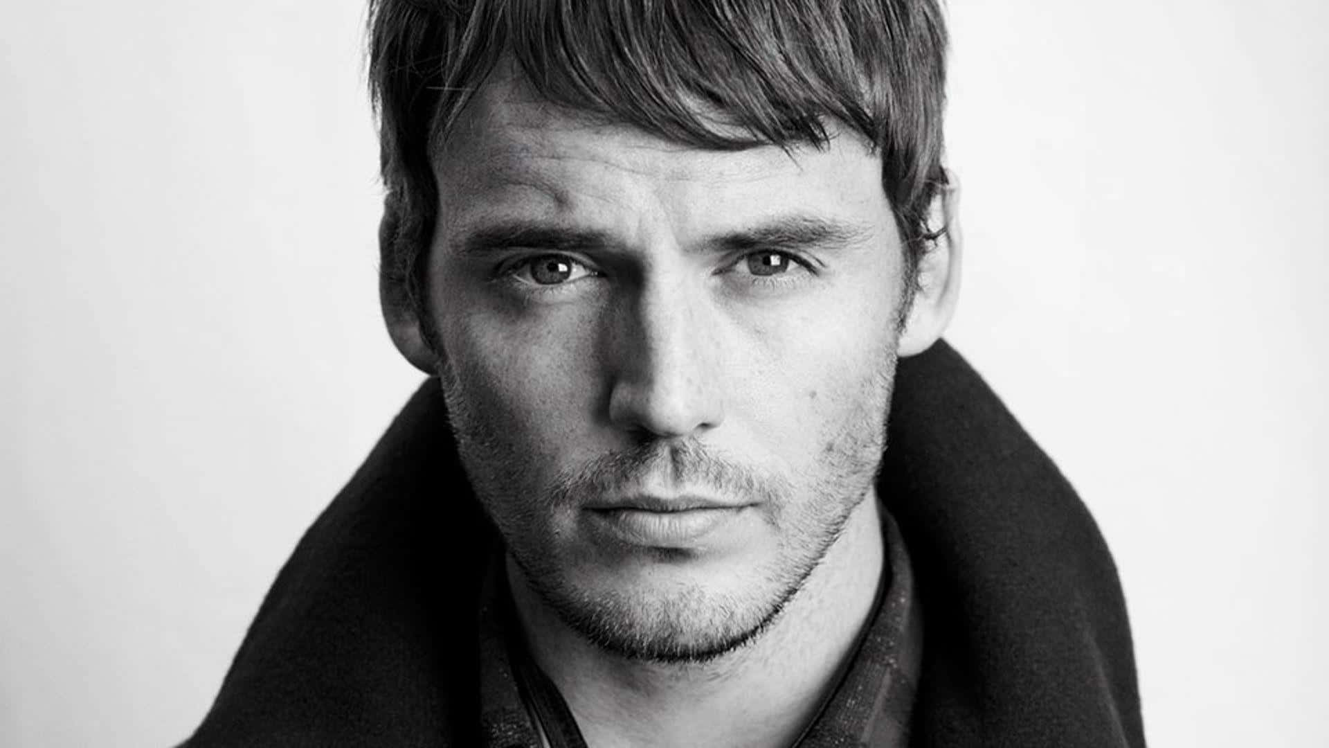 Aktor Inggris Sam Claflin Terlihat Rapi Wallpaper