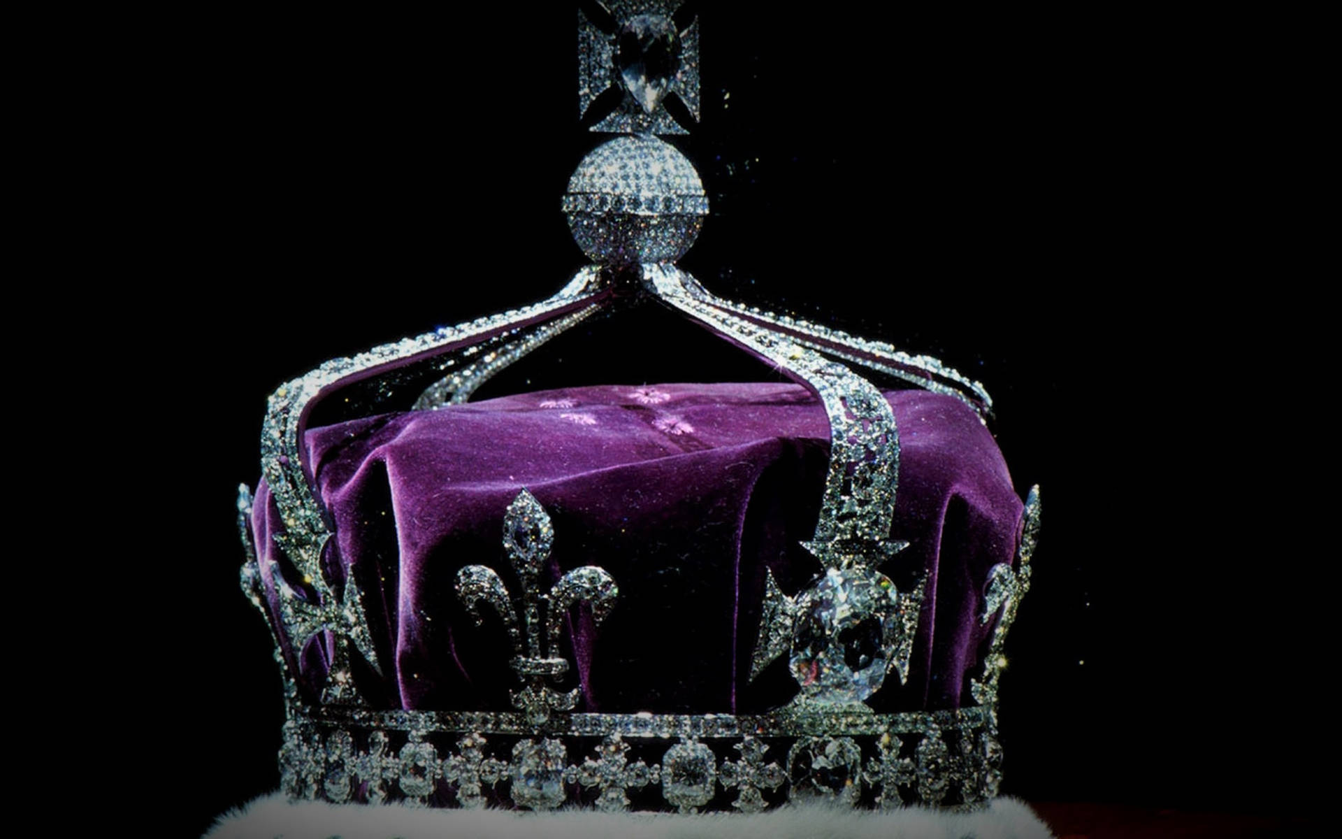British Royal Crown Kohinoor Diamond Wallpaper
