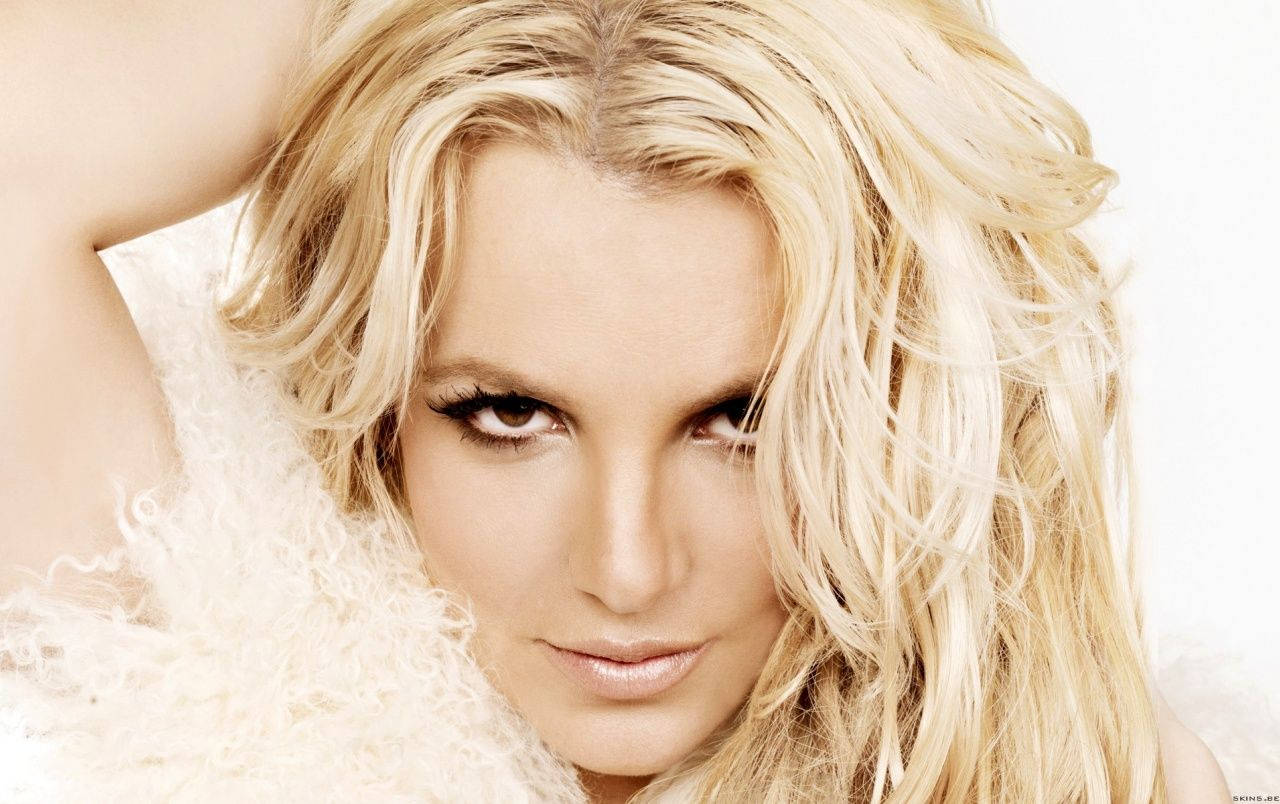 Pop Icon Britney Spears on the Femme Fatale World Tour Wallpaper