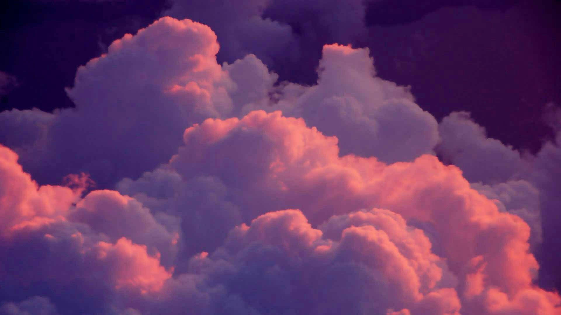 Amplioescritorio De Nubes Estéticas En Tono Rosado. Fondo de pantalla