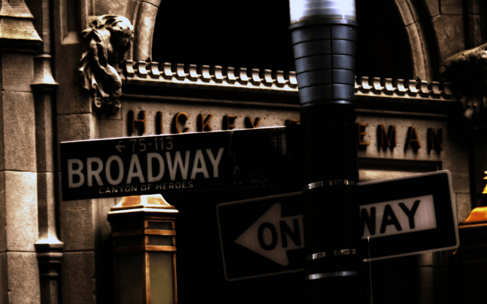 Umanoite Na Broadway. Papel de Parede