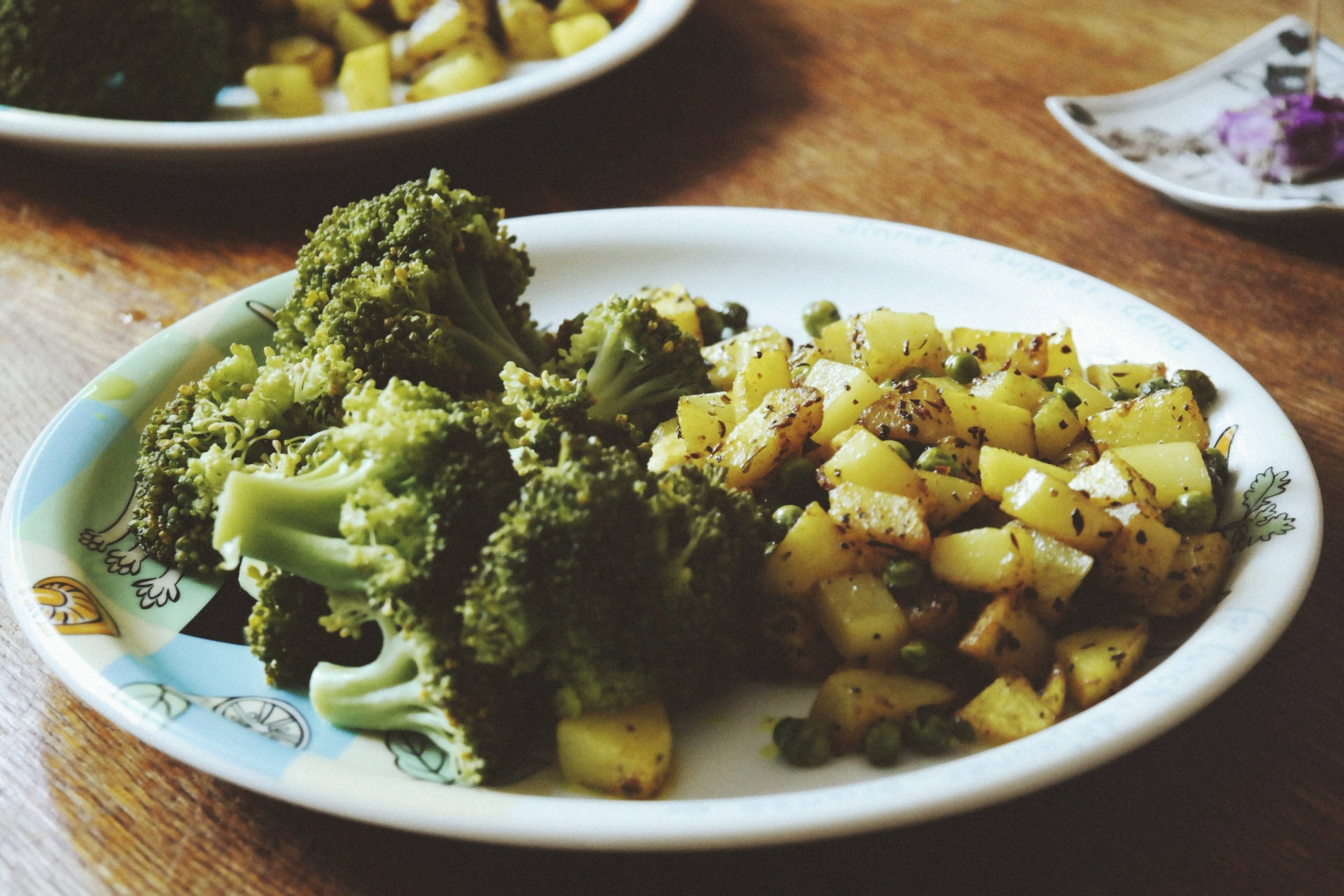 Broccoli And Potatoes 2560x1440 Food Wallpaper