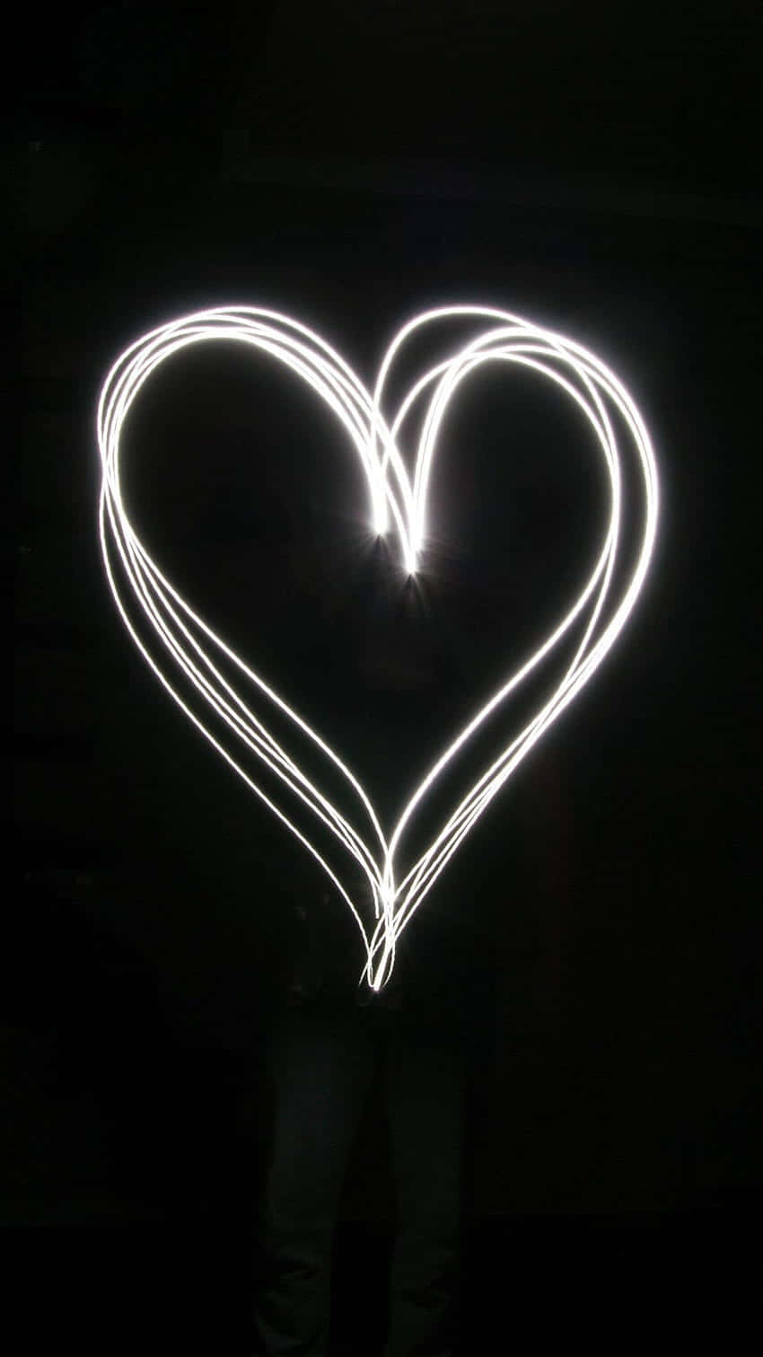 Glowing Broken Heart Aesthetics Wallpaper