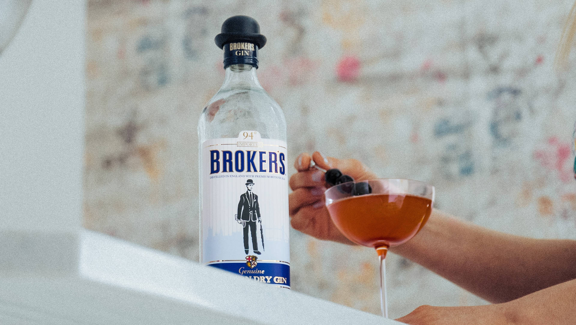 Brokers Gin Manhattan Cocktail Wallpaper