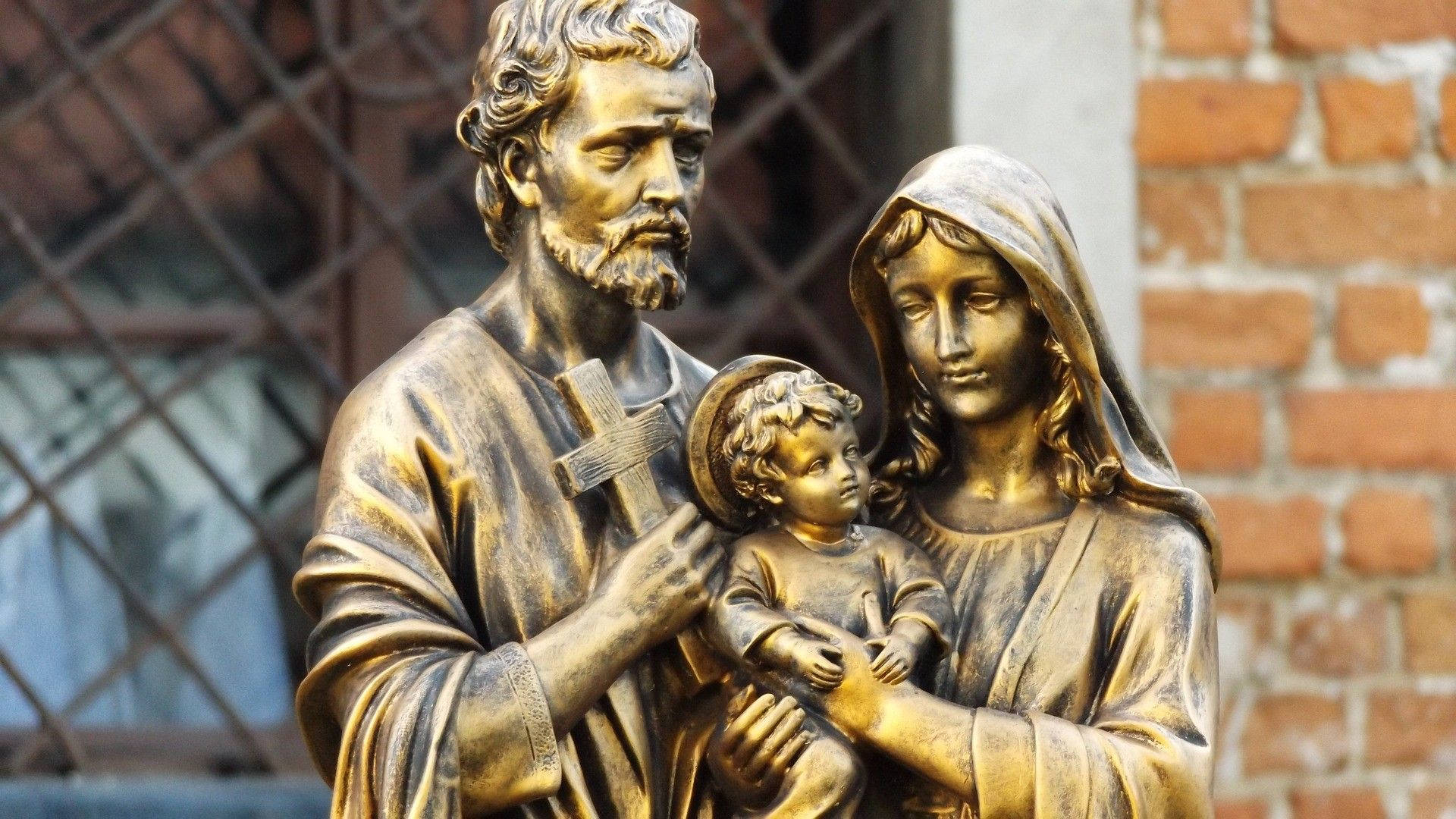Bronze Statue Of The Holy Family Wallpaper