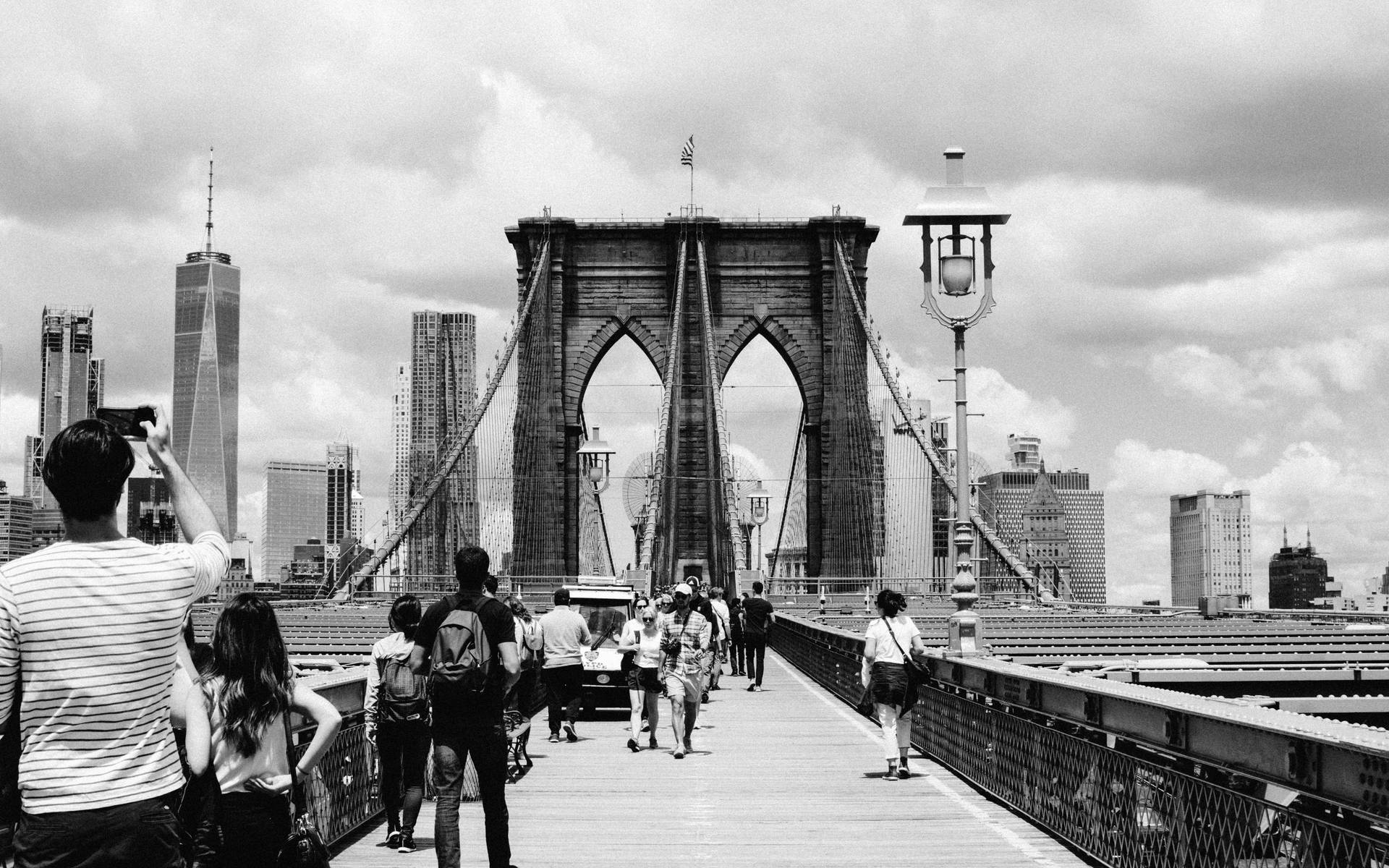Brooklyn Bridge And People In Monochrome Wallpaper