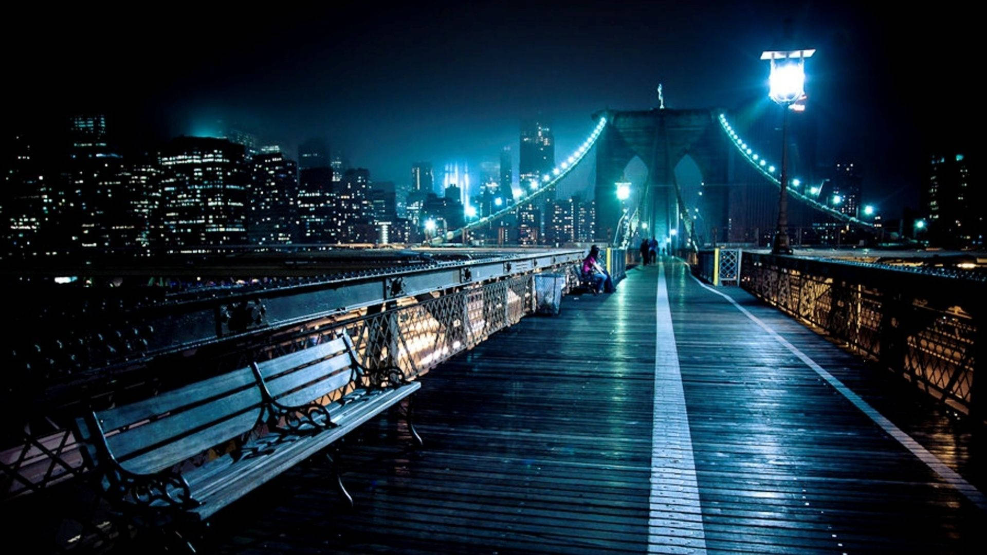 Strolling at Night under the Brooklyn Bridge Wallpaper