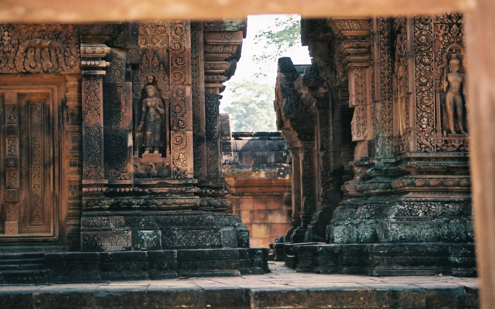 Brown Aesthetic Angkor Wat Ruins Desktop Wallpaper