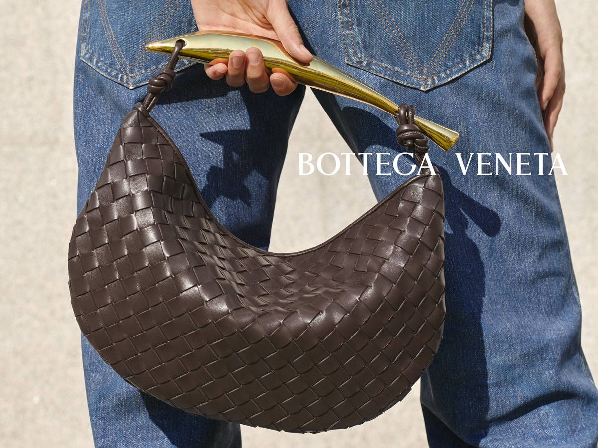 Brown Handbag With Bottega Veneta Text Wallpaper