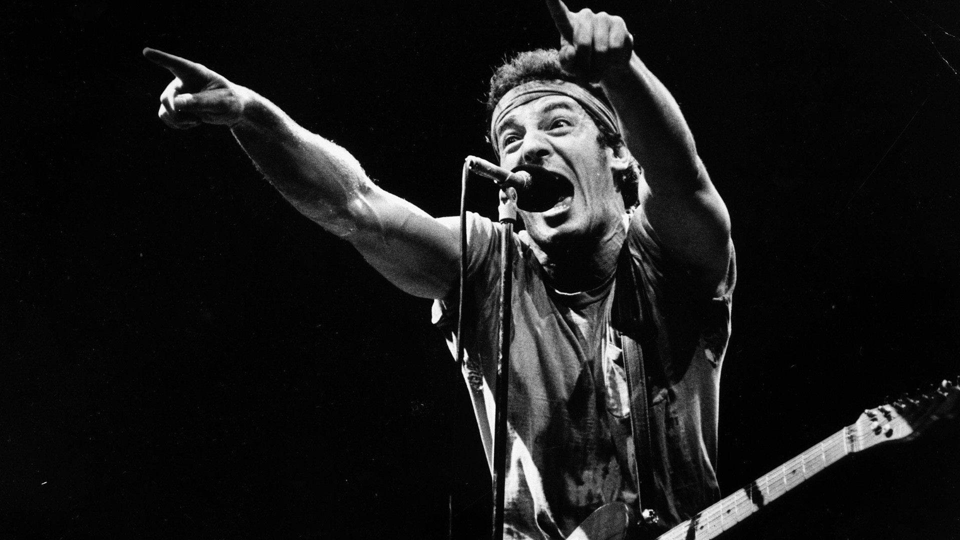 Bruce Springsteen At The Spectrum In Philadelphia Wallpaper