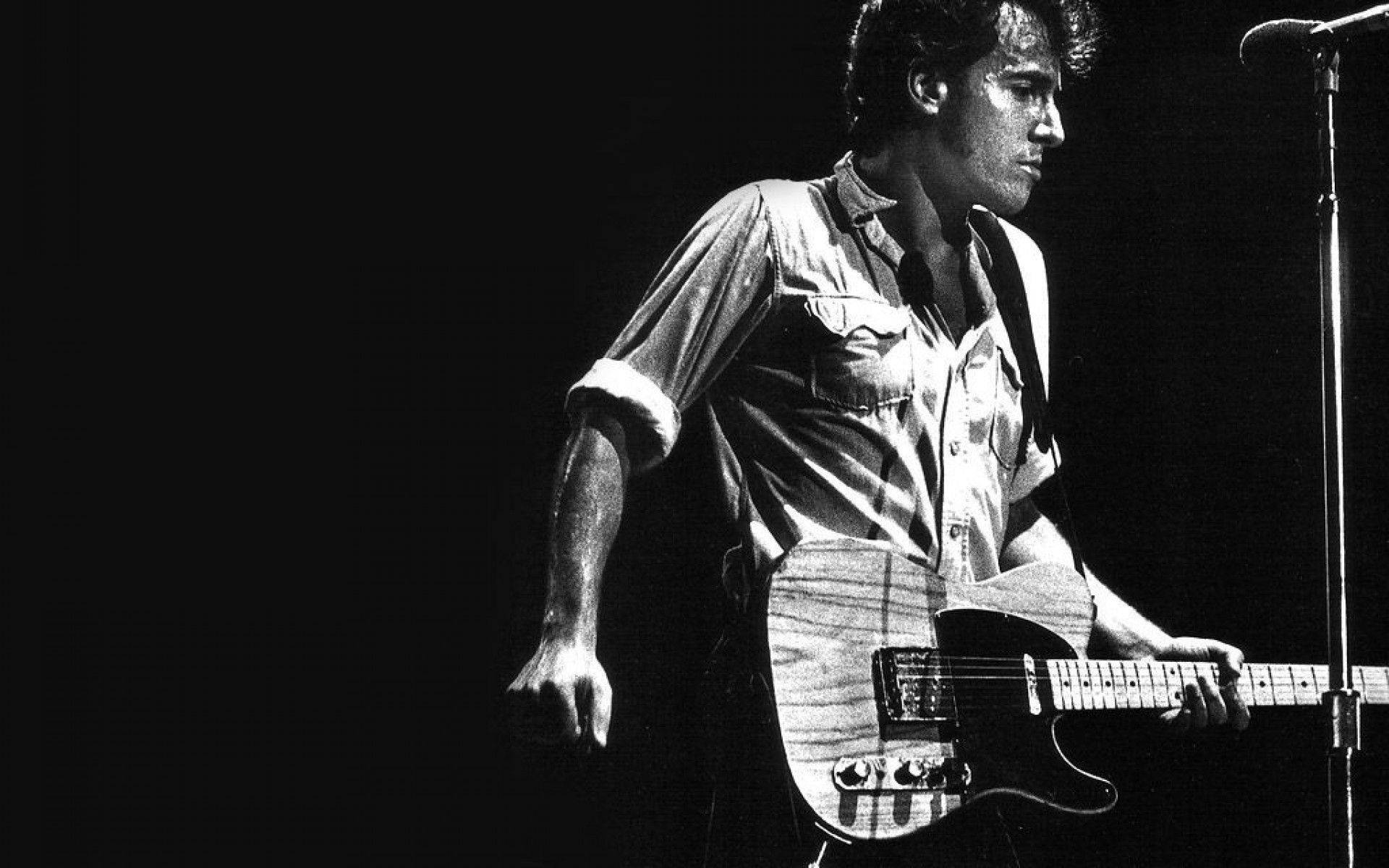 Bruce Springsteen Performing County Fair On Stage Wallpaper