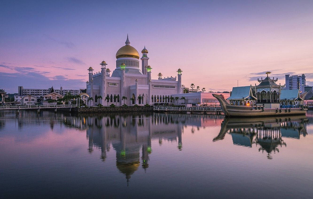 Brunei Mosque Side Angle Wallpaper