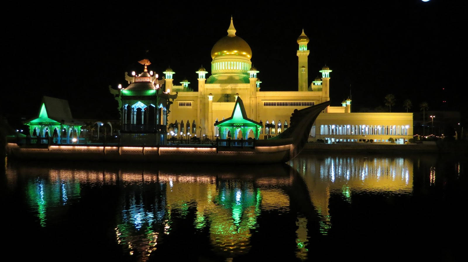 Brunei Mosque View At Night Wallpaper