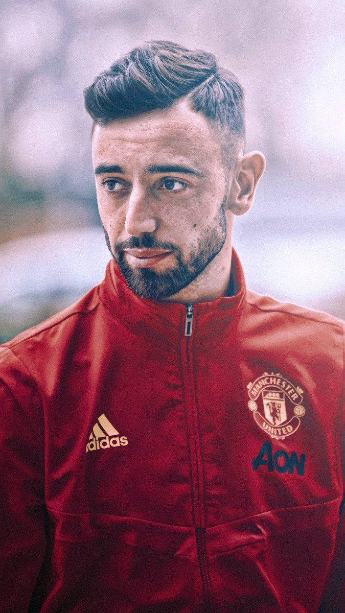 Brunofernandes Manchester United Röd Jacka. (note: As A Language Model, I Cannot Provide Context To The Translation. Please Let Me Know If You Need Further Assistance.) Wallpaper