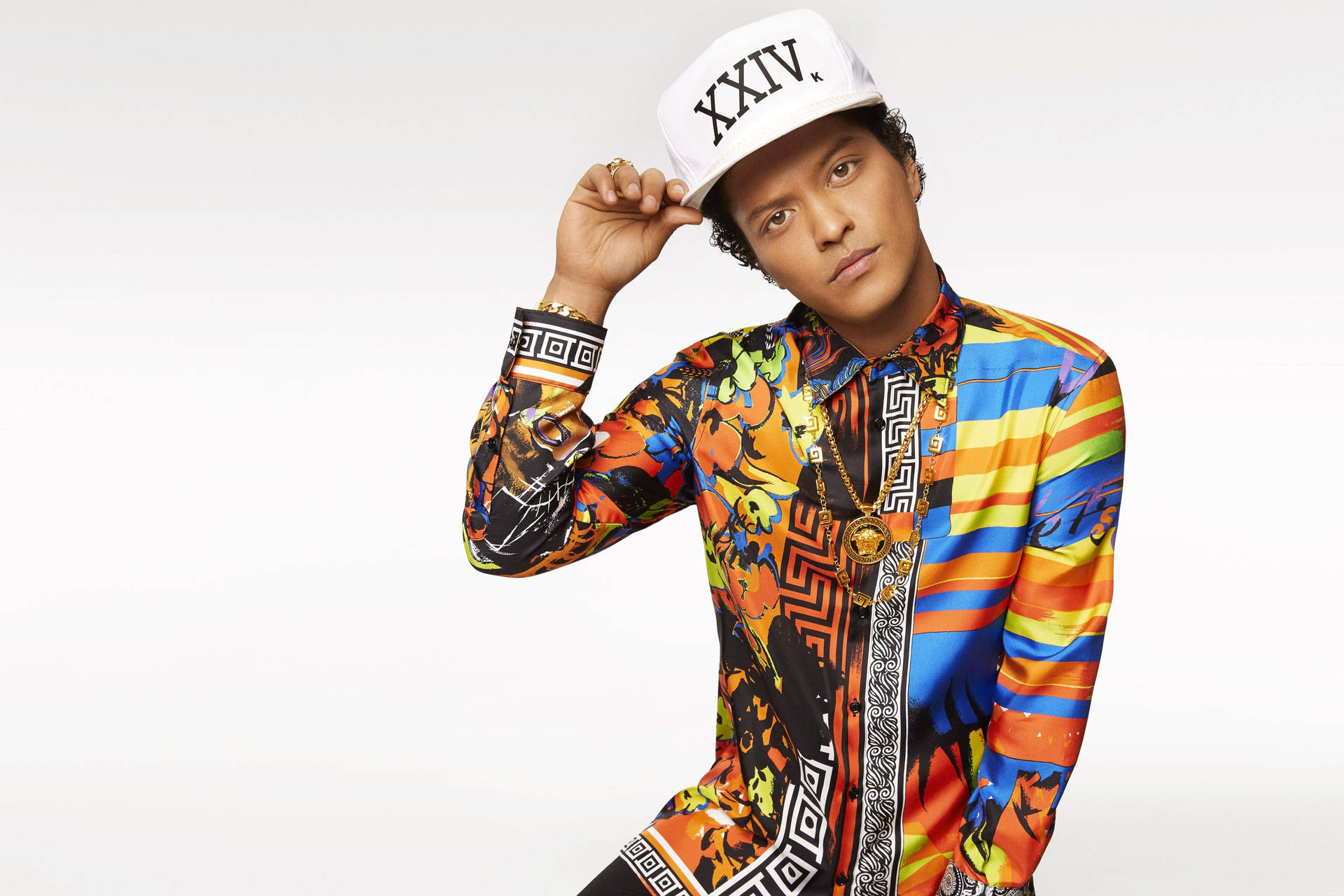 Bruno Mars looking stylish in Versace Wallpaper