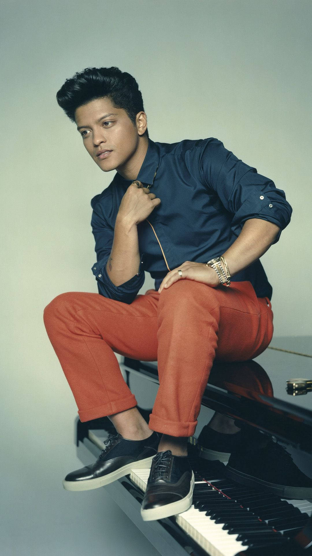 Singer Bruno Mars Showing Off His Piano Skills Wallpaper