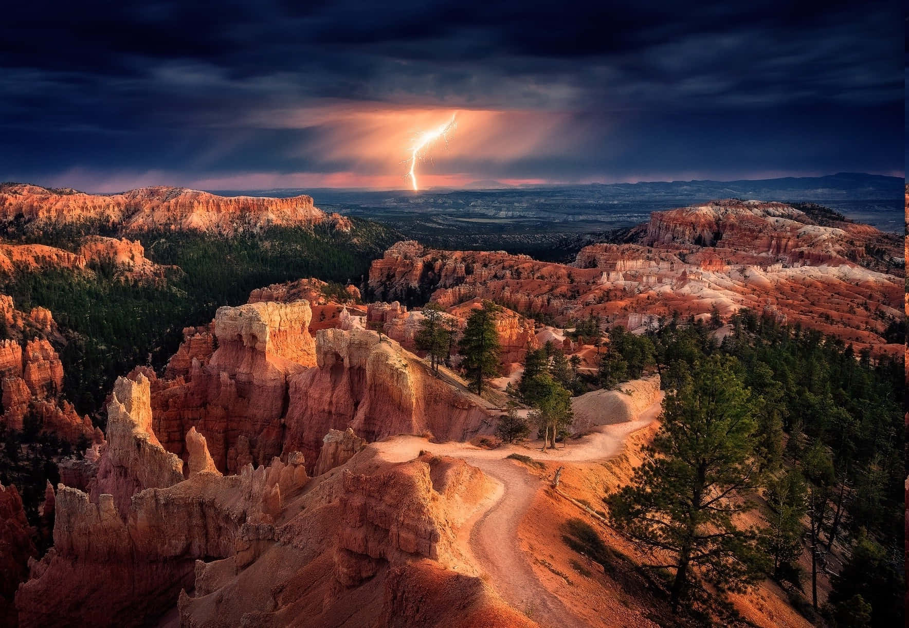 Bryce Canyon National Park Lightning Strike Wallpaper