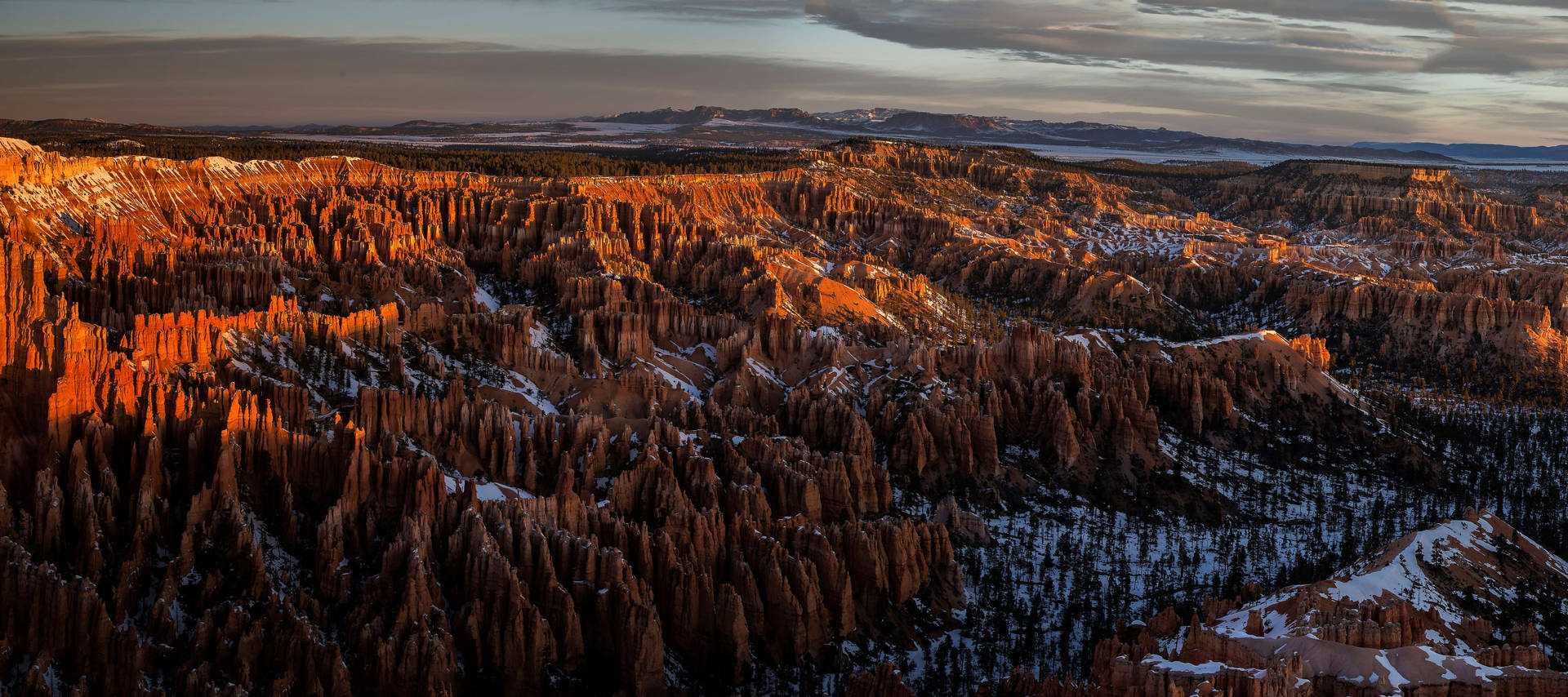 Majestic view of Bryce Canyon National Park, Utah Wallpaper