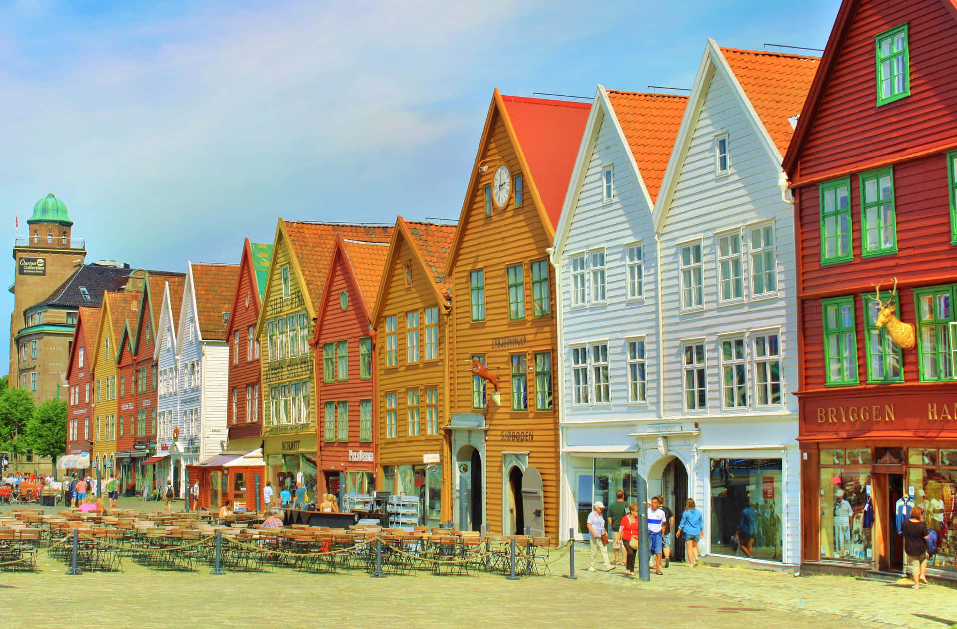 Bryggenis A Historic District In Bergen, Norway, Known For Its Iconic Colorful Wooden Buildings. It Is A Popular Tourist Attraction And A Unesco World Heritage Site. Fondo de pantalla