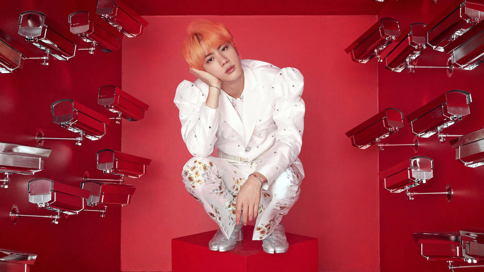 BTS Jin i al hvid til 'Idol' Låseskærm Wallpaper