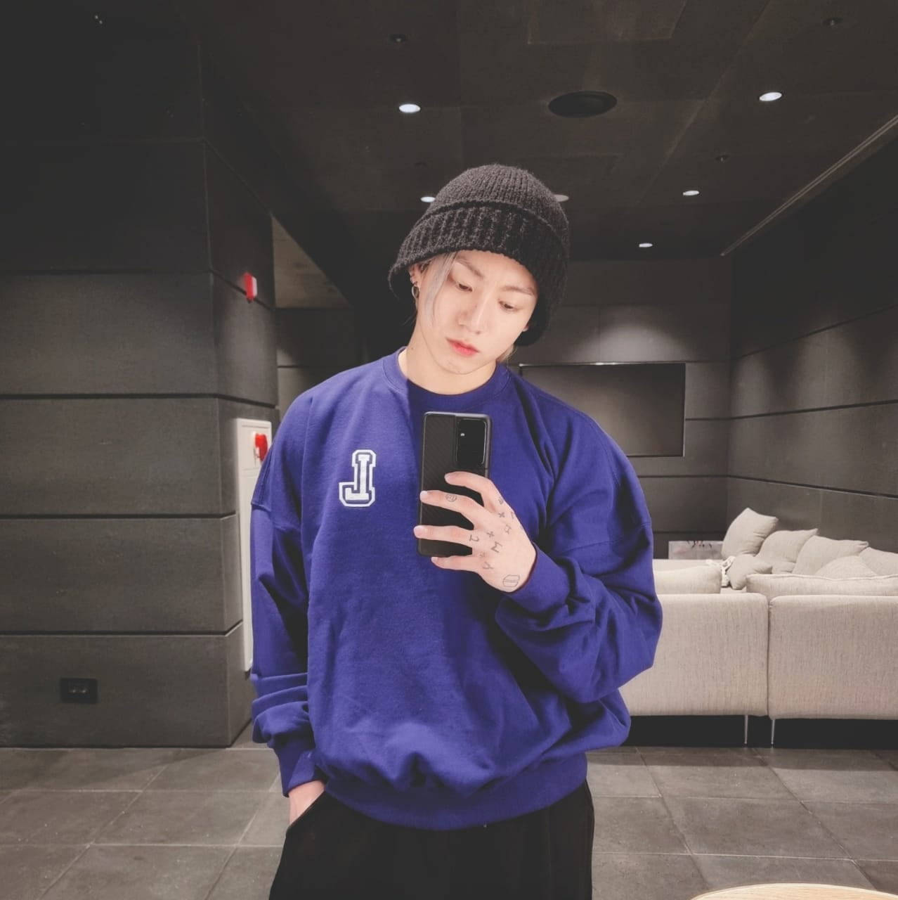 Bts Jung Kook Cute Mirror Selfie Wallpaper