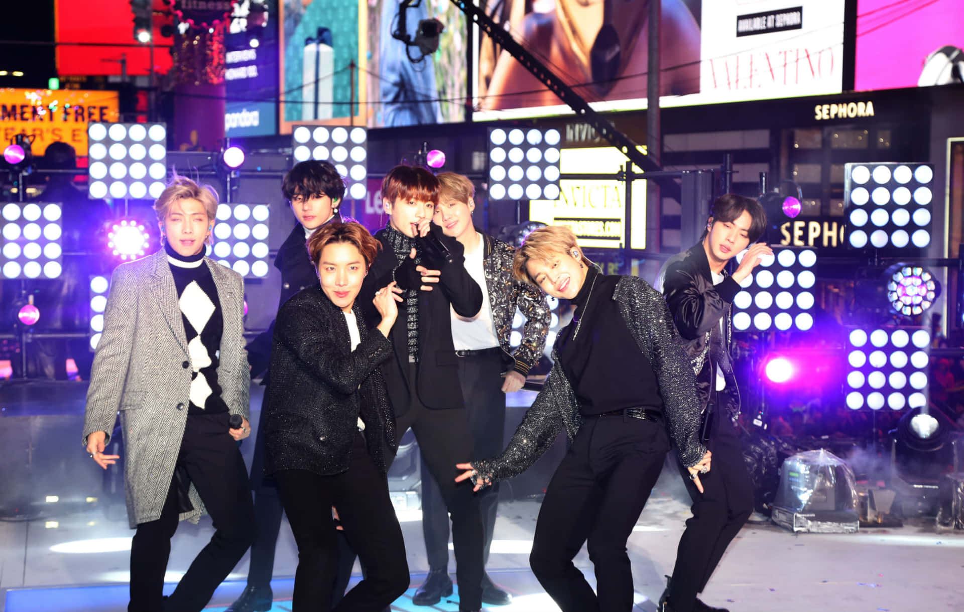 BTS Live - Electrifying Performance by the Talented K-Pop Sensation Wallpaper