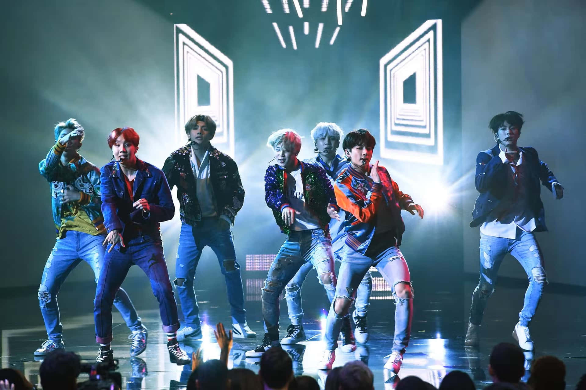 Electrifying Bts-optreden Op Het Podium Achtergrond