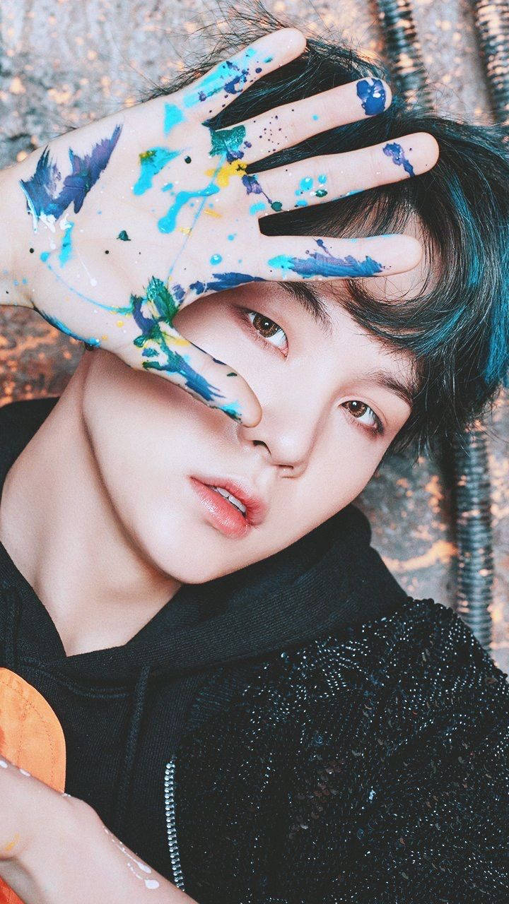 BTS Suga Cute Colorful Hand Wallpaper
