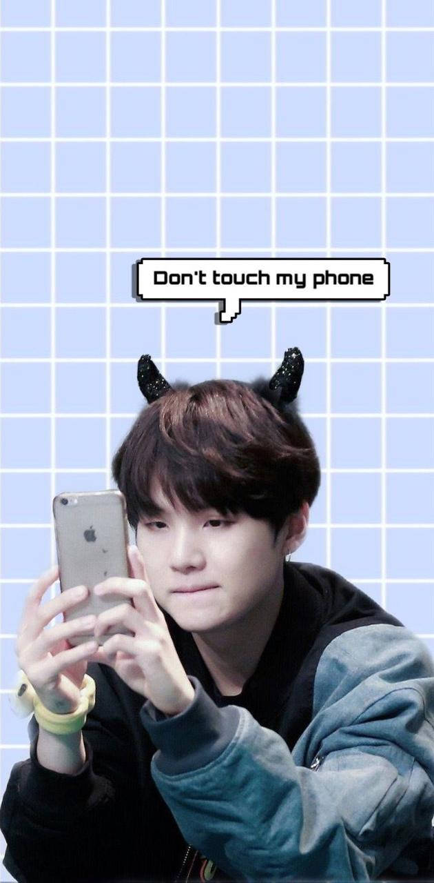 Btssuga Söt Djävulshorn - This Would Be A Good Option For A Computer Or Mobile Wallpaper, As It Features The Popular Korean Artist Bts Member Suga With Cute Devil Horns. Fans Of Bts Or K-pop In General May Enjoy This As Part Of Their Background. Wallpaper