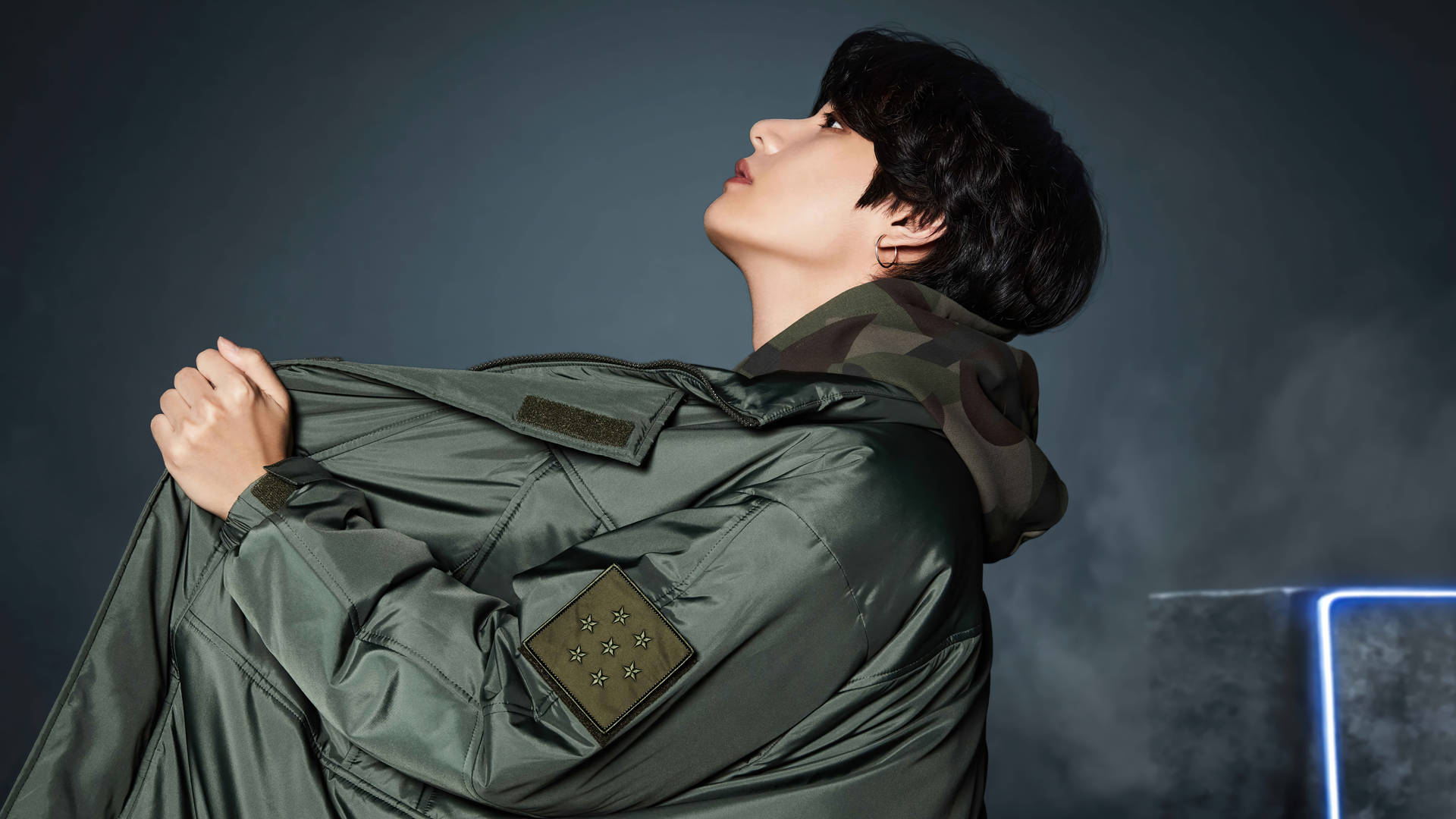 BTS Tae Hyung Army Green Jacket Wallpaper